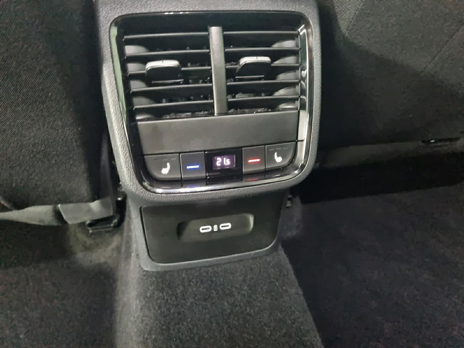 SKODA Octavia Combi 1.5 TSI mHEV DSG Selection-image-9