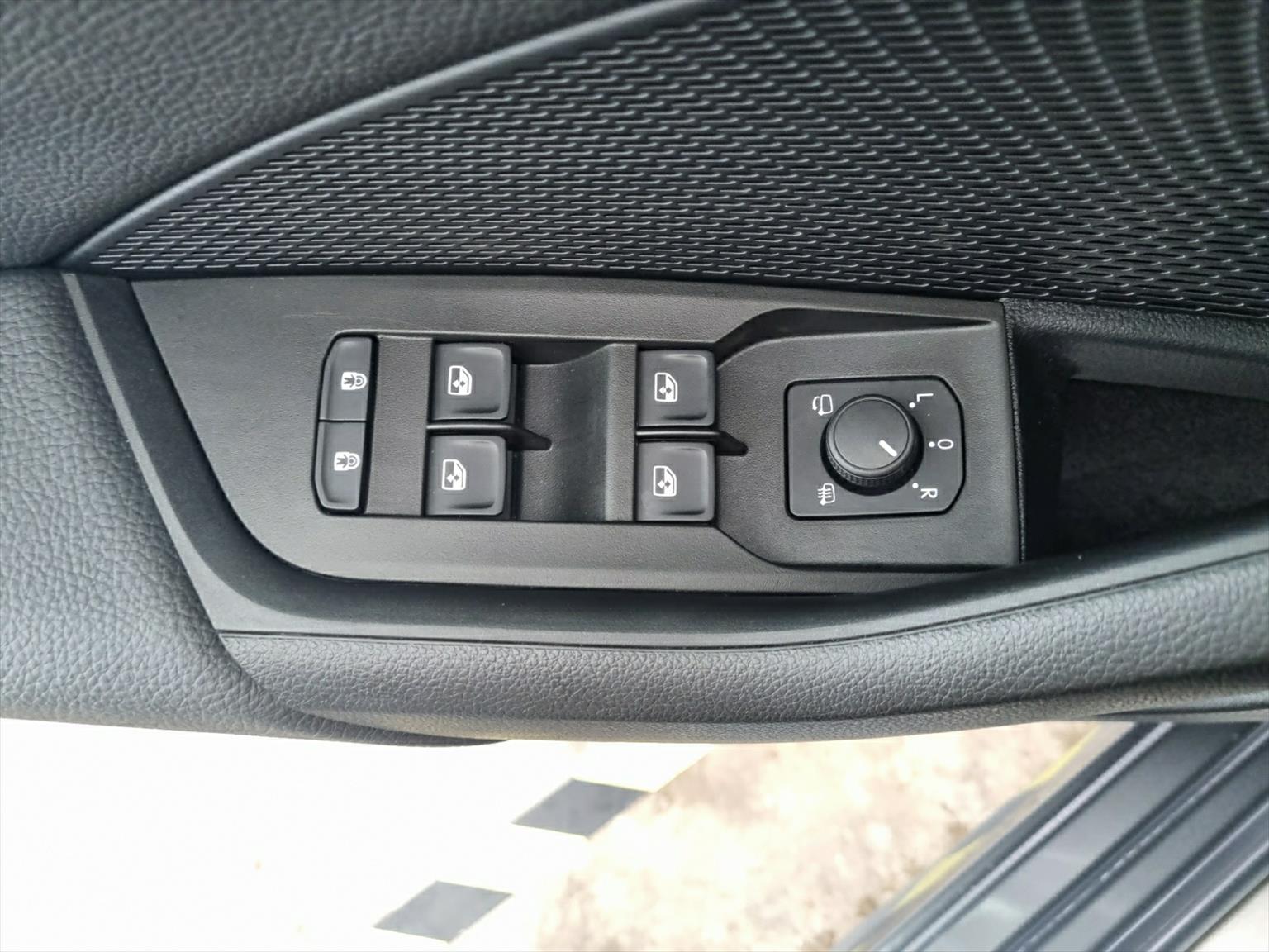 SKODA Octavia Combi 1.5 TSI mHEV DSG Selection-image-13