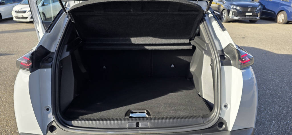 PEUGEOT 2008 1.2 Hybrid GT-image-6