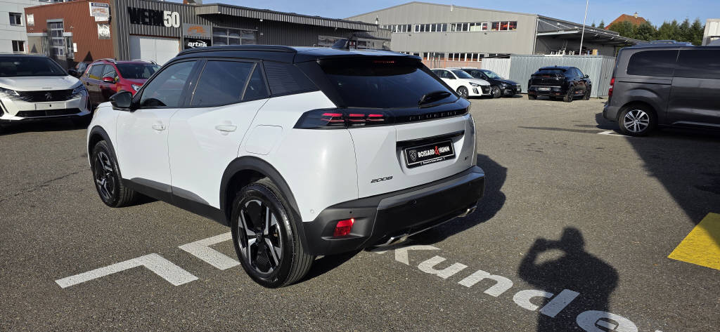PEUGEOT 2008 1.2 Hybrid GT-image-2