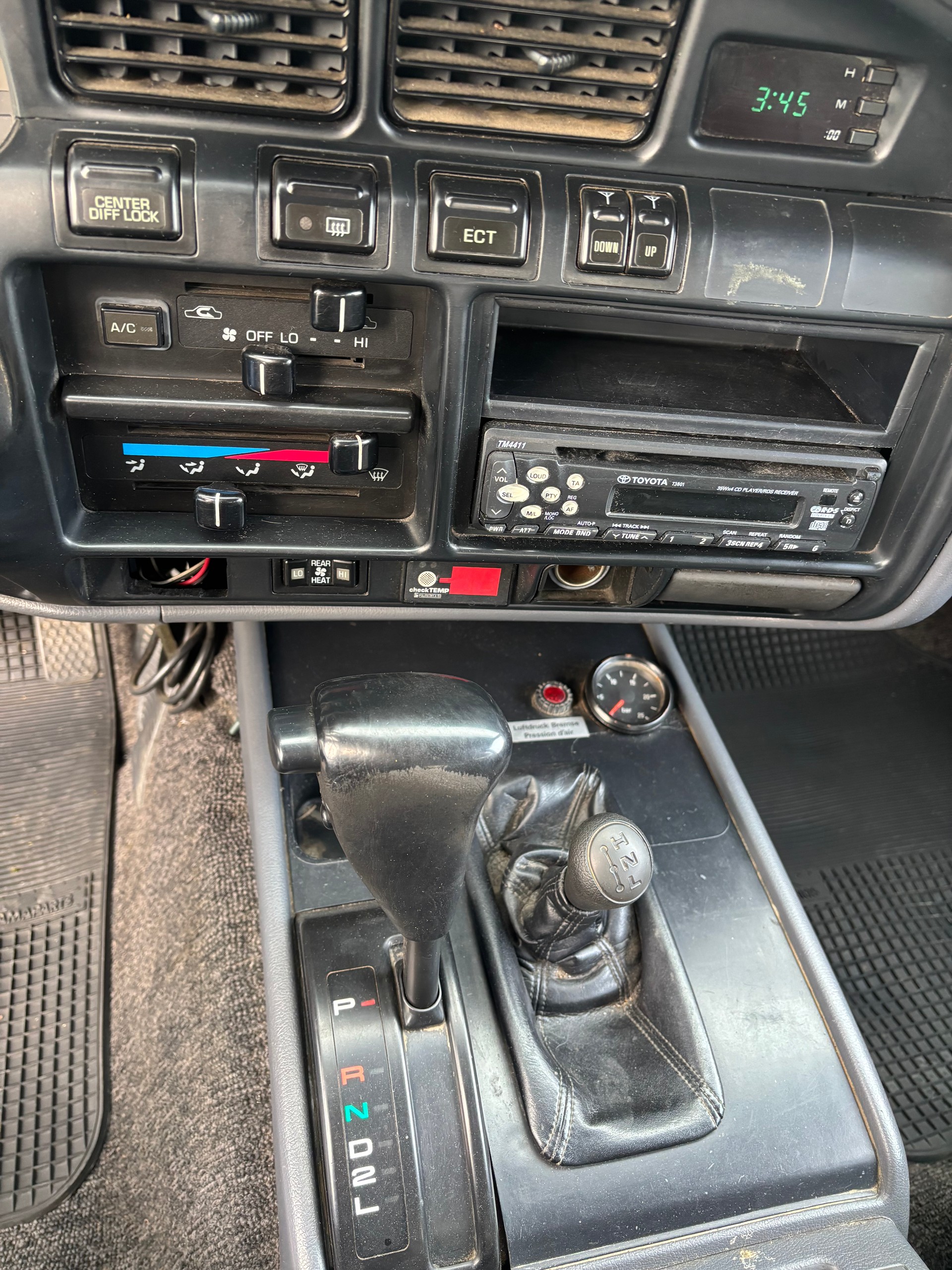 TOYOTA LAND CRUISER-image-10