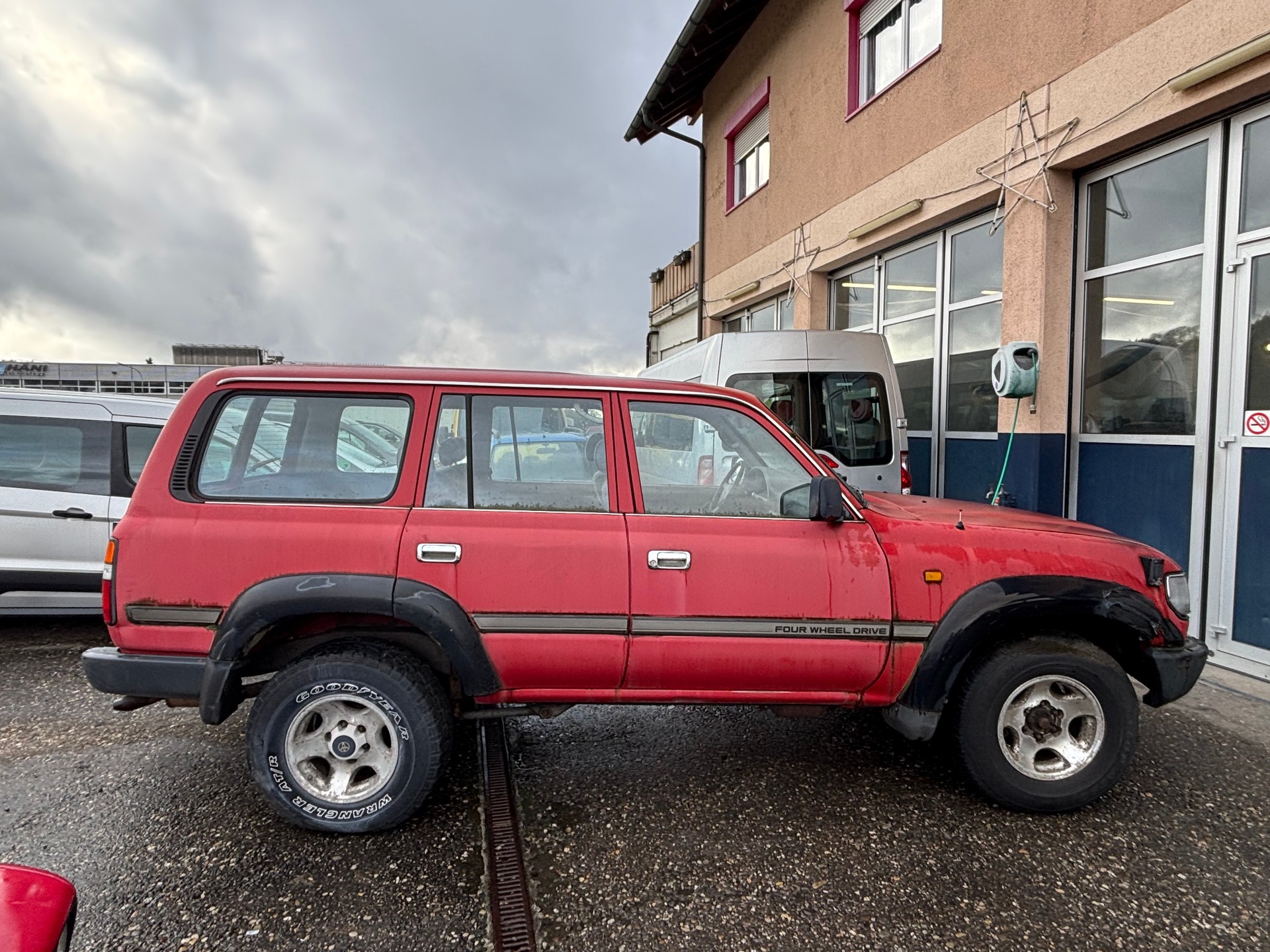 TOYOTA LAND CRUISER-image-5