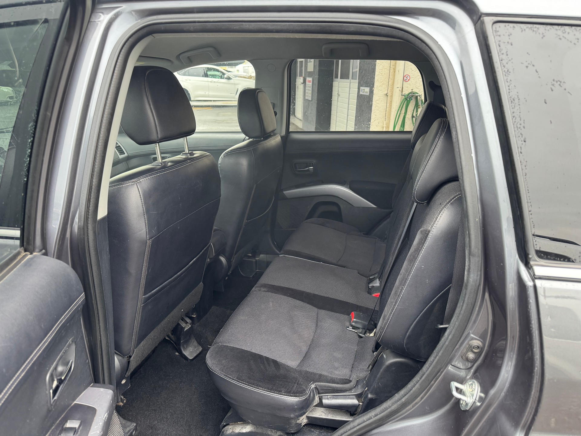 MITSUBISHI Outlander 2.2 DID Inform 4WD-image-9