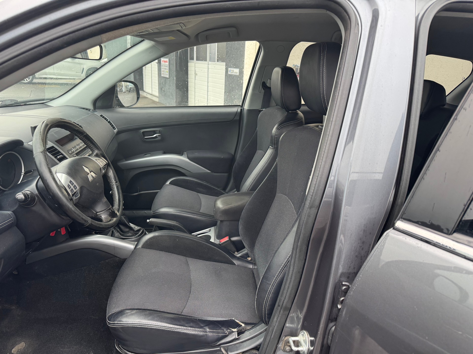 MITSUBISHI Outlander 2.2 DID Inform 4WD-image-8