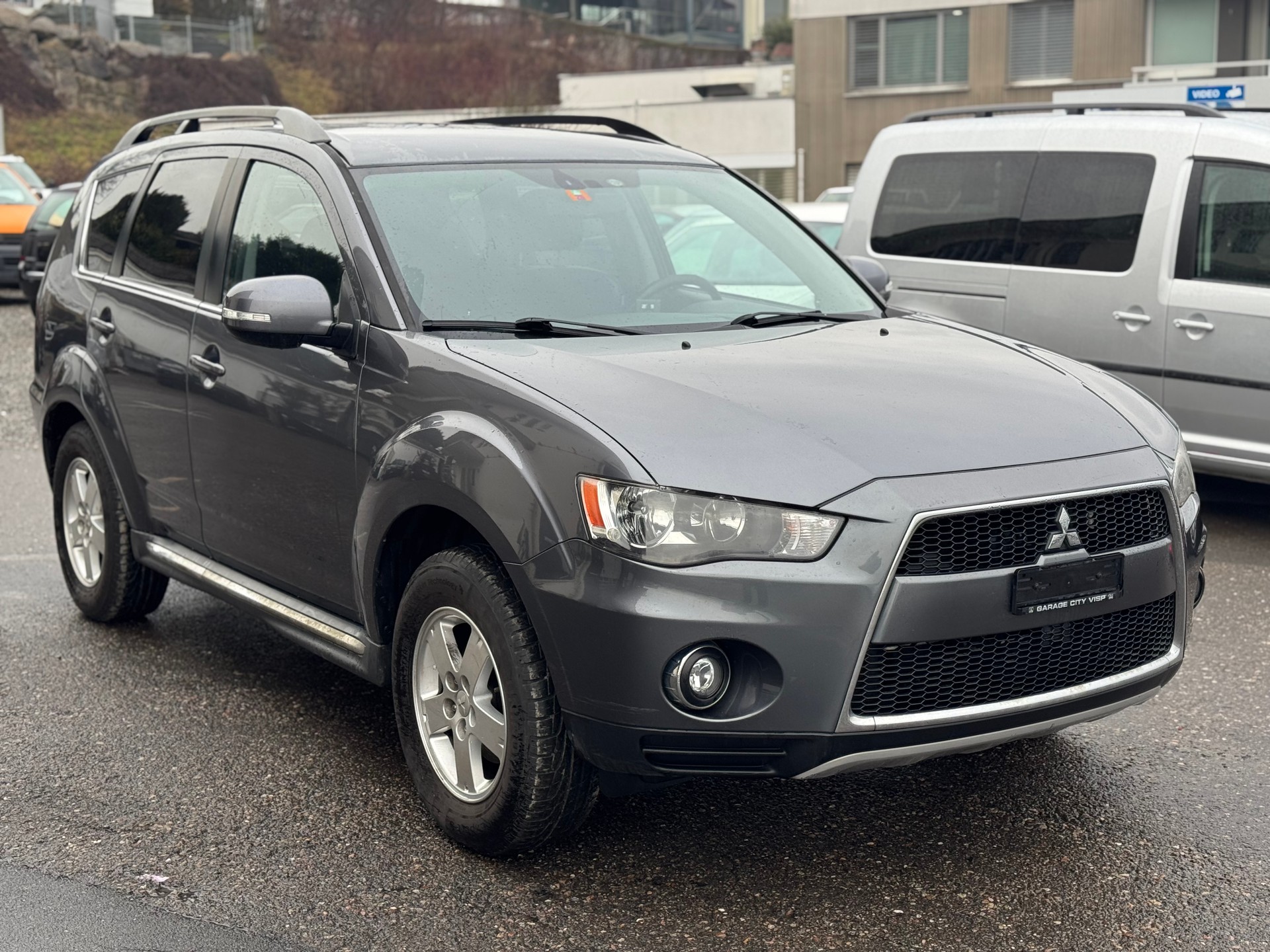 MITSUBISHI Outlander 2.2 DID Inform 4WD-image-0