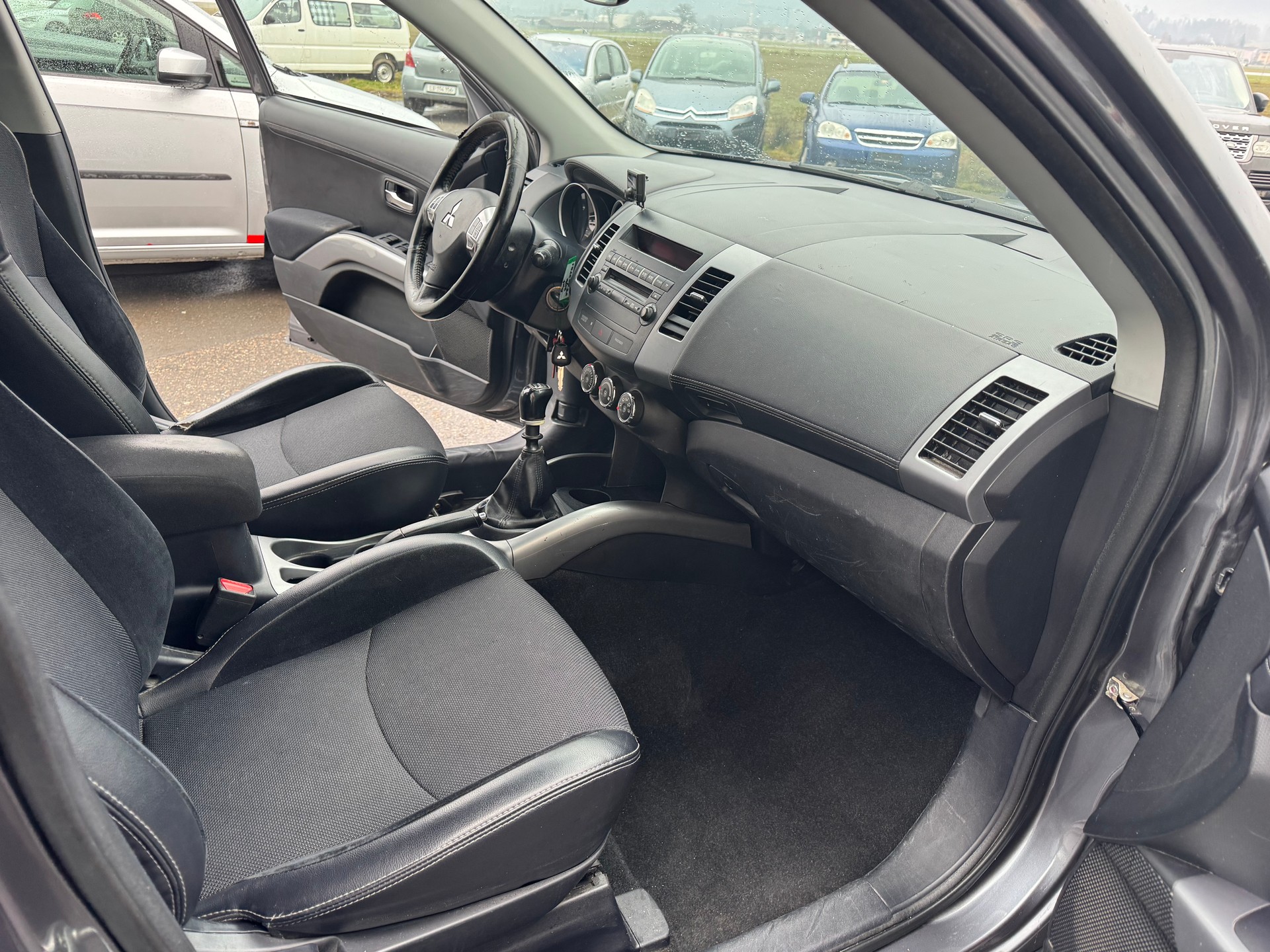 MITSUBISHI Outlander 2.2 DID Inform 4WD-image-10
