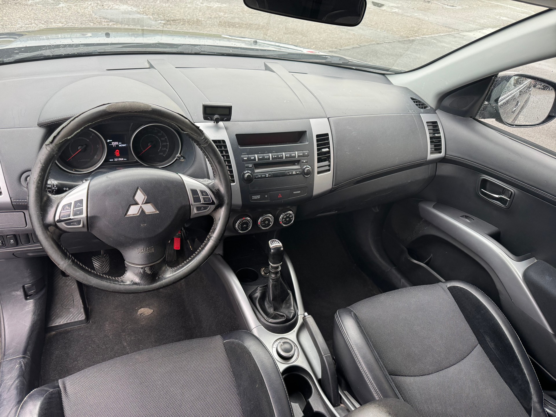 MITSUBISHI Outlander 2.2 DID Inform 4WD-image-7