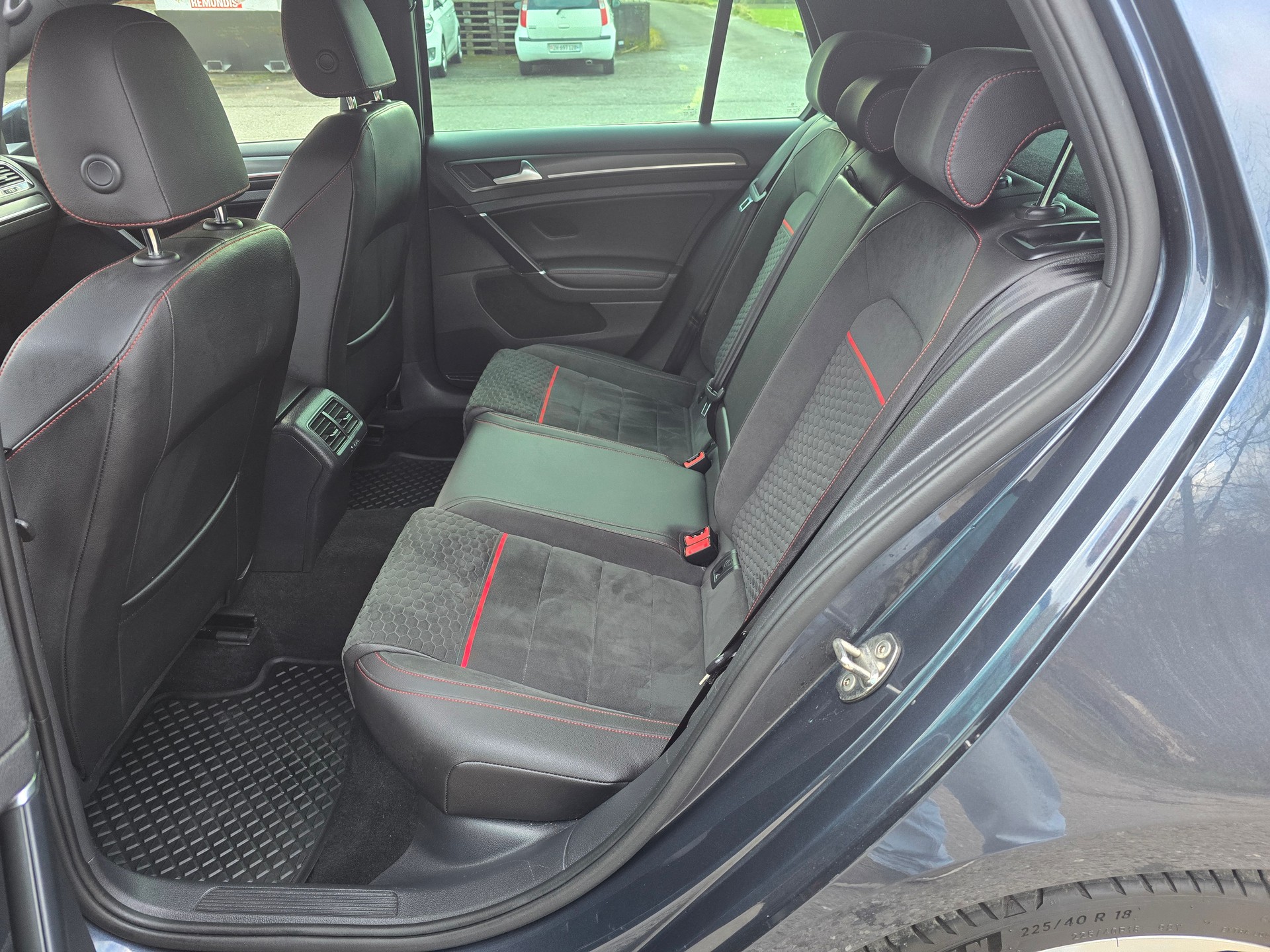 VW Golf 2.0 TSI GTI Performance-image-12