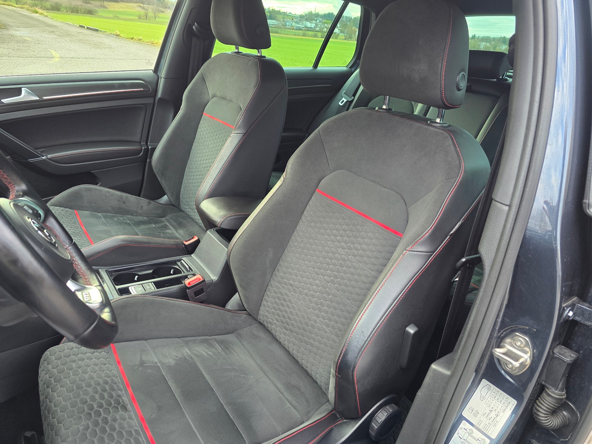 VW Golf 2.0 TSI GTI Performance-image-15