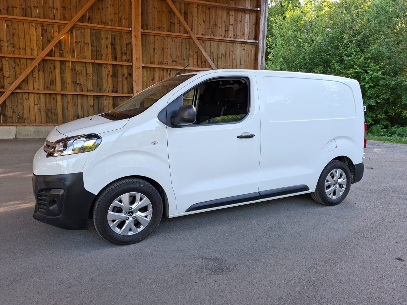 CITROEN Jumpy 1.6 BlueHDi 95 M Komfort-image-0