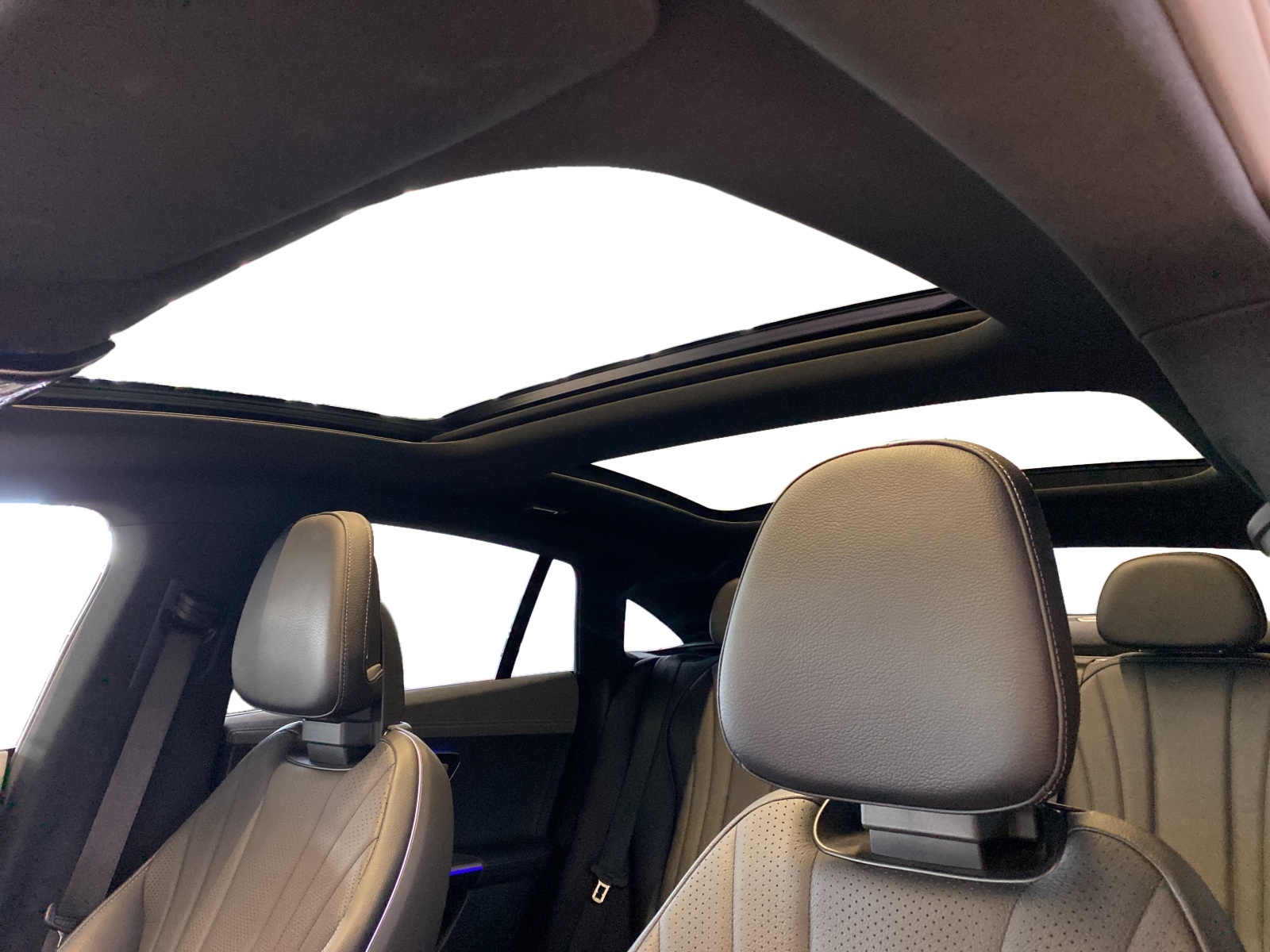 MERCEDES-BENZ EQE 350 Executive Edition AMG Line 4MATIC-image-13