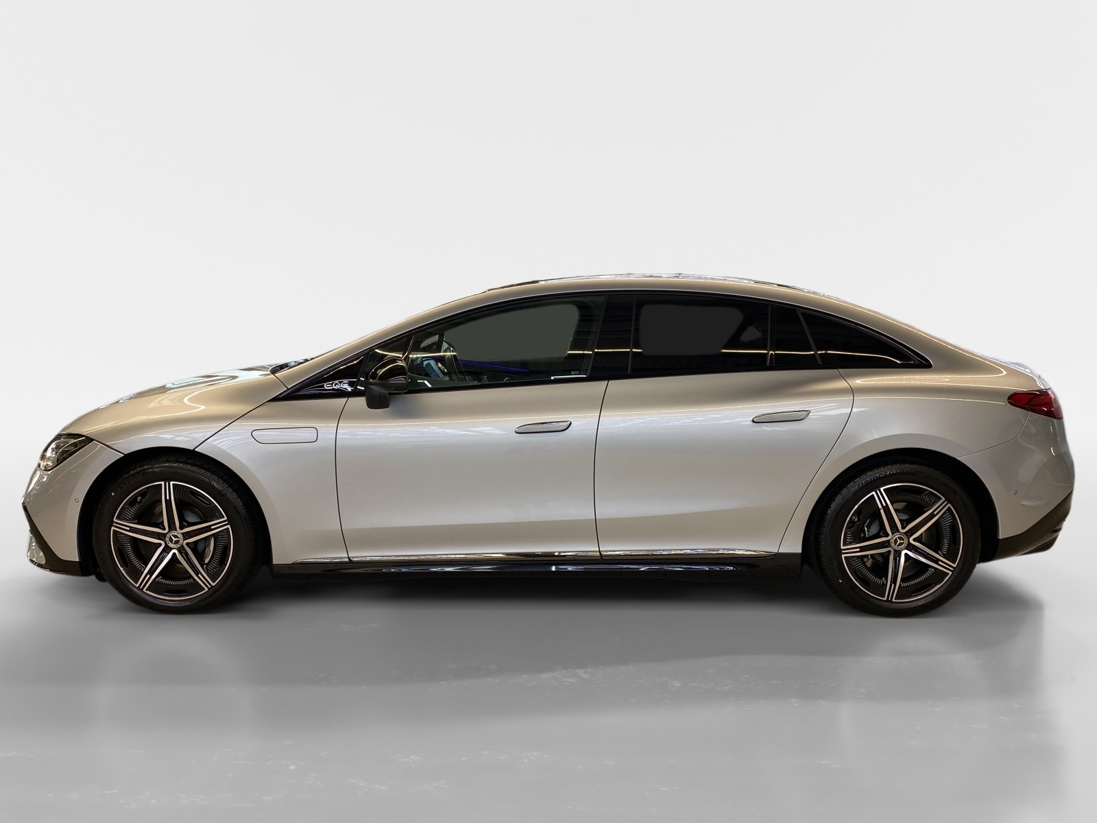 MERCEDES-BENZ EQE 350 Executive Edition AMG Line 4MATIC-image-3