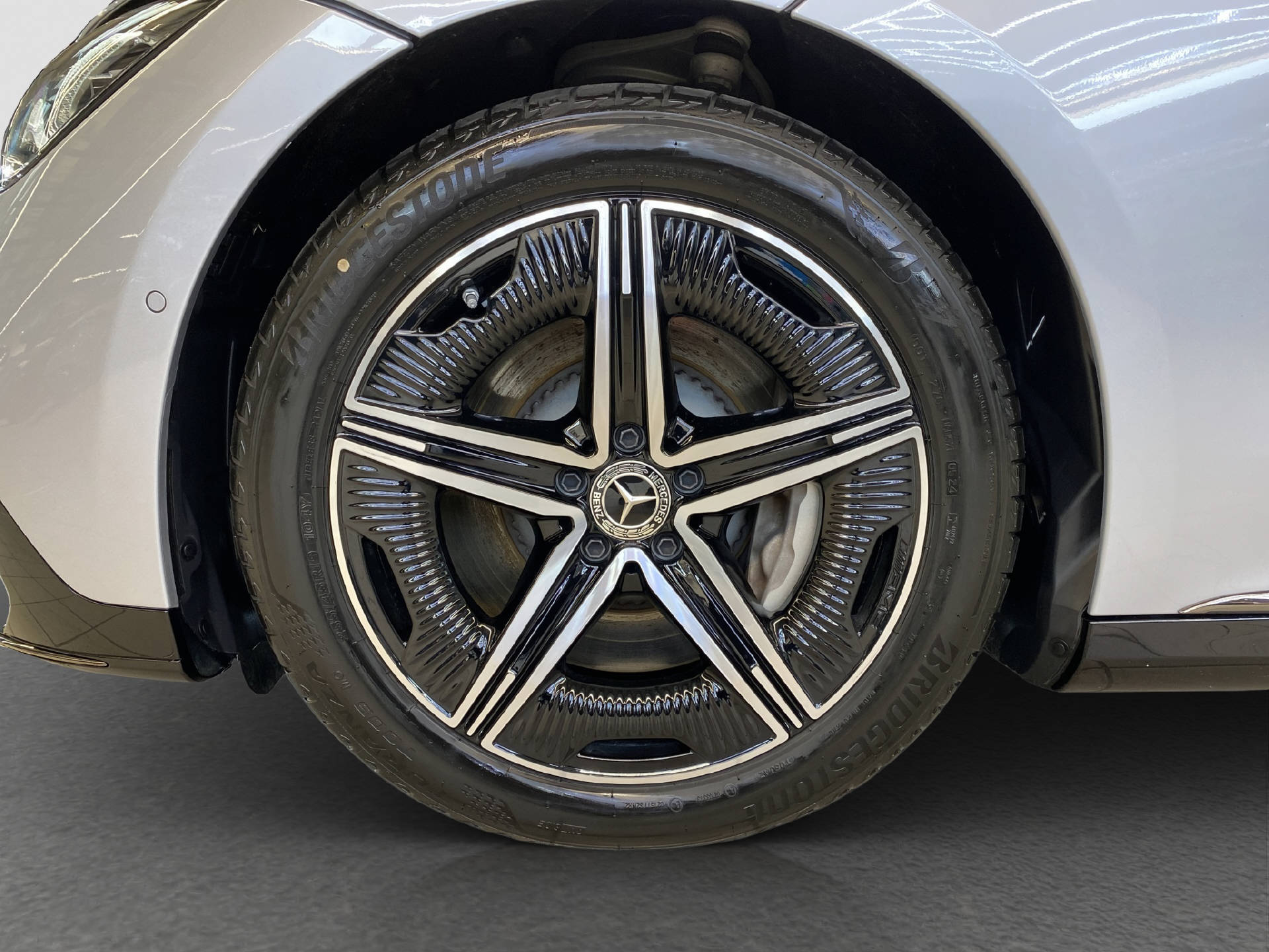 MERCEDES-BENZ EQE 350 Executive Edition AMG Line 4MATIC-image-4