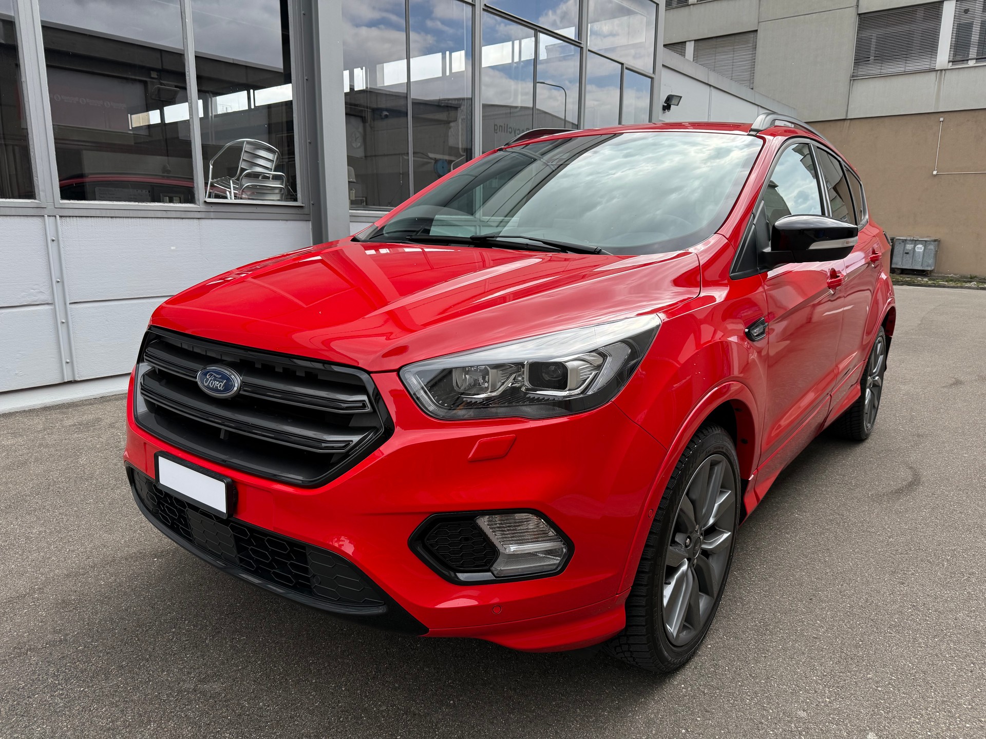 FORD Kuga 2.0 TDCi ST Line High 4WD PowerShift *CH Fahrzeug *Frisch ab MFK *8 Fach bereift *AHK 2'100 Kg *Isofix *Abstandr.-image-0