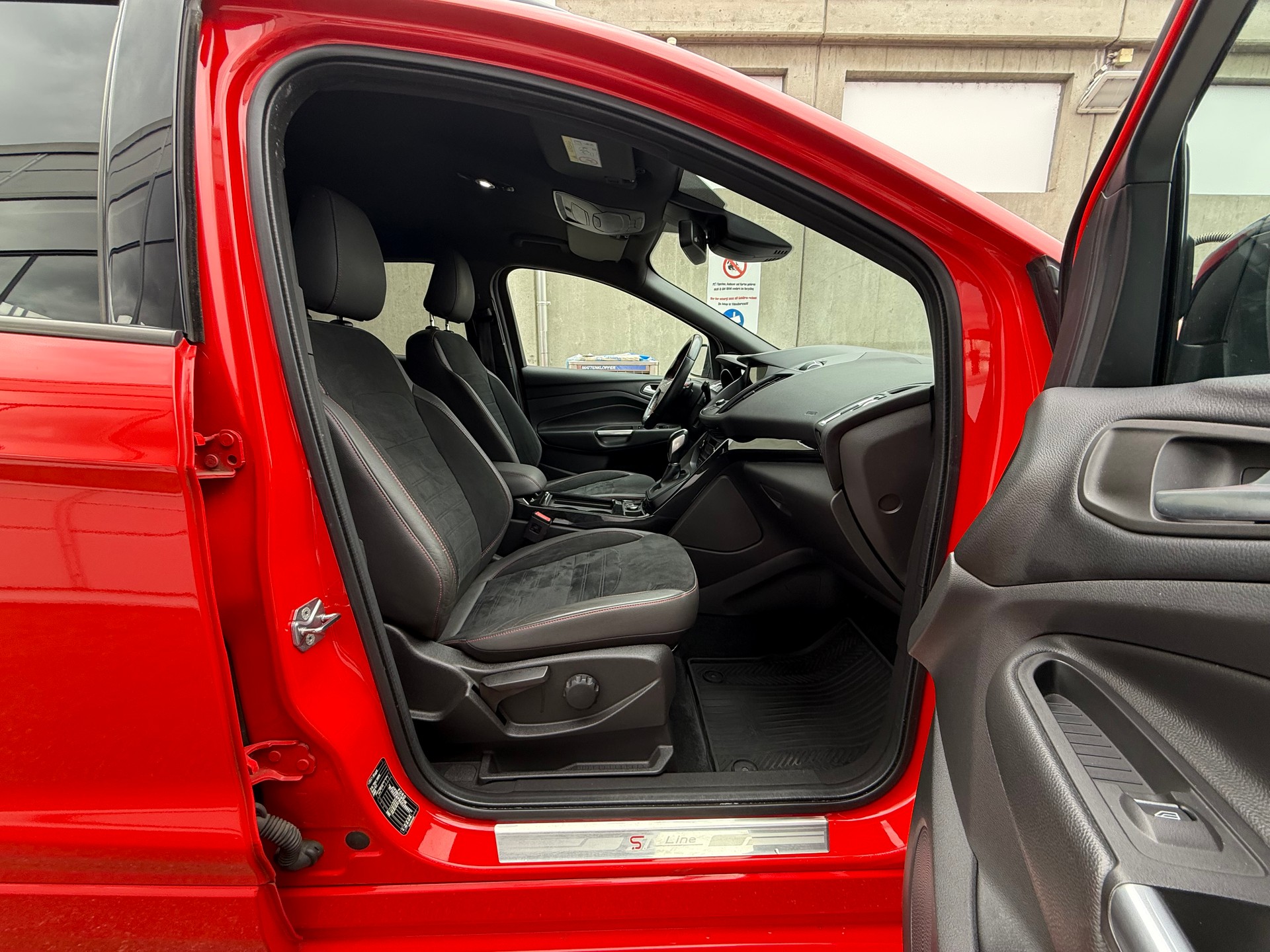 FORD Kuga 2.0 TDCi ST Line High 4WD PowerShift *CH Fahrzeug *Frisch ab MFK *8 Fach bereift *AHK 2'100 Kg *Isofix *Abstandr.-image-14