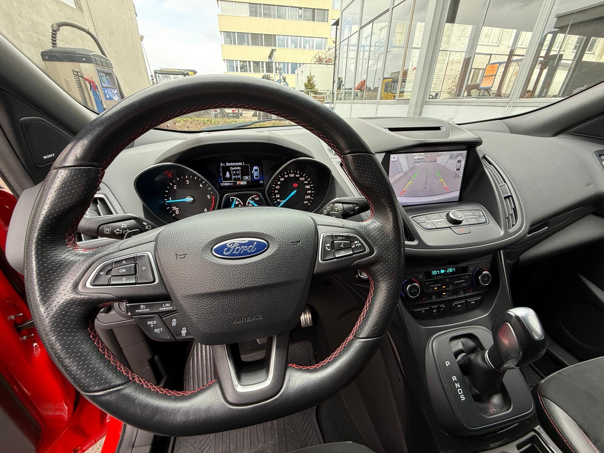 FORD Kuga 2.0 TDCi ST Line High 4WD PowerShift *CH Fahrzeug *Frisch ab MFK *8 Fach bereift *AHK 2'100 Kg *Isofix *Abstandr.-image-9
