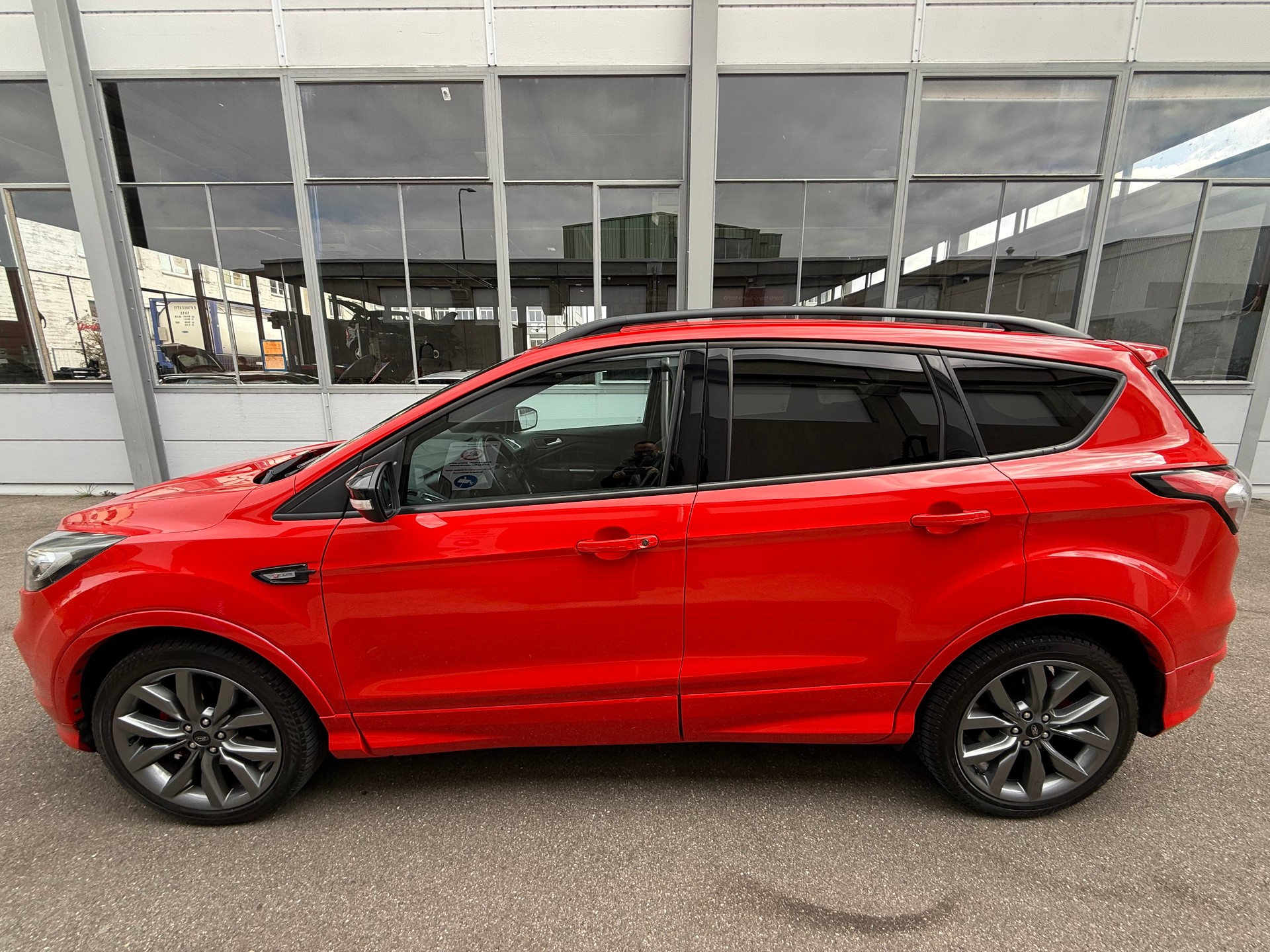 FORD Kuga 2.0 TDCi ST Line High 4WD PowerShift *CH Fahrzeug *Frisch ab MFK *8 Fach bereift *AHK 2'100 Kg *Isofix *Abstandr.-image-6