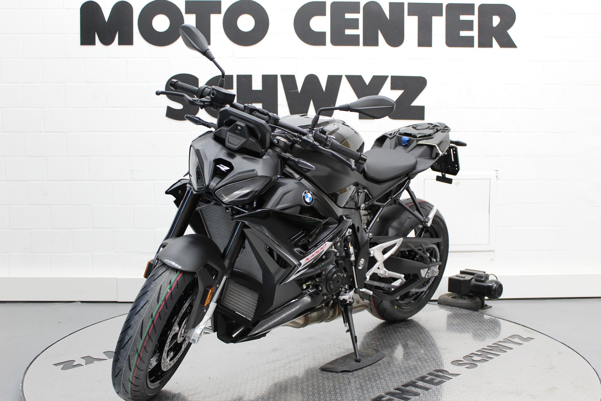 BMW S 1000 R-showroom-element-2