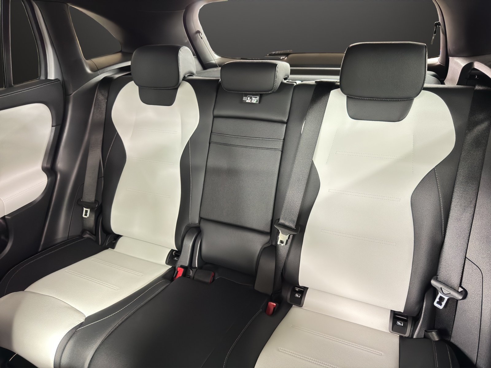 MERCEDES-BENZ GLA 35 AMG 4Matic-image-14