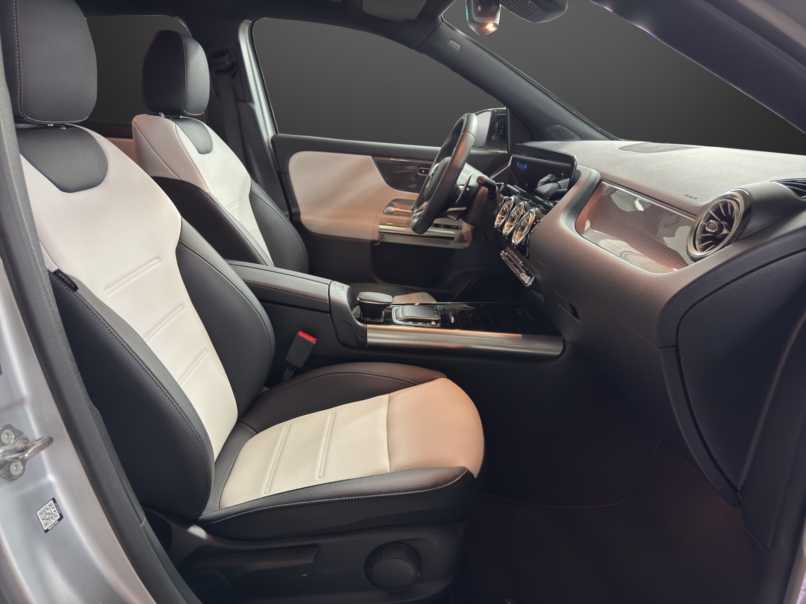 MERCEDES-BENZ GLA 35 AMG 4Matic-image-11