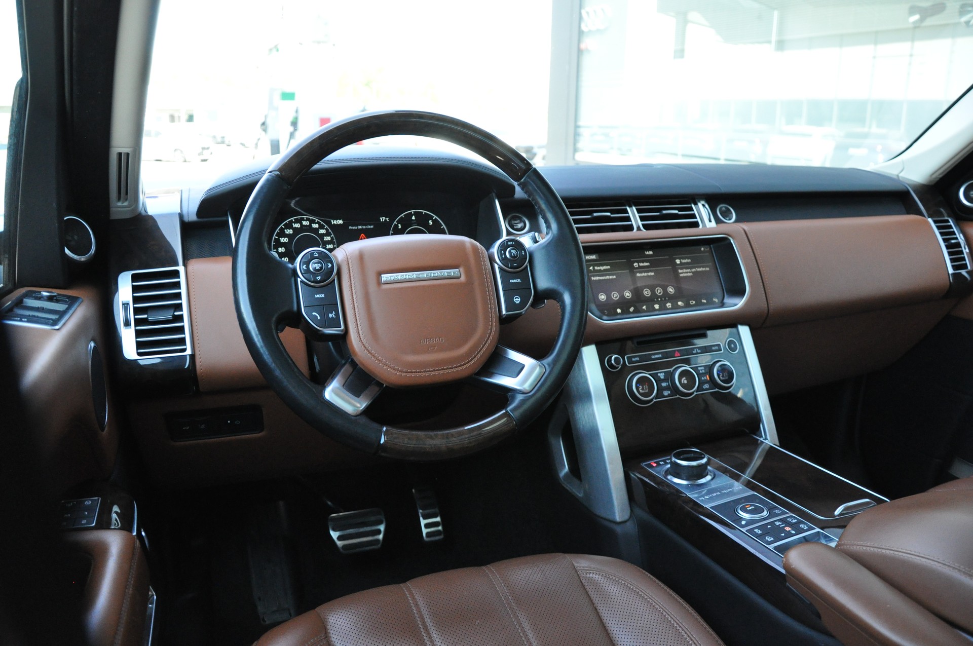 LAND ROVER Range Rover LWB 4.4 SDV8 Autobiography Automatic-image-11