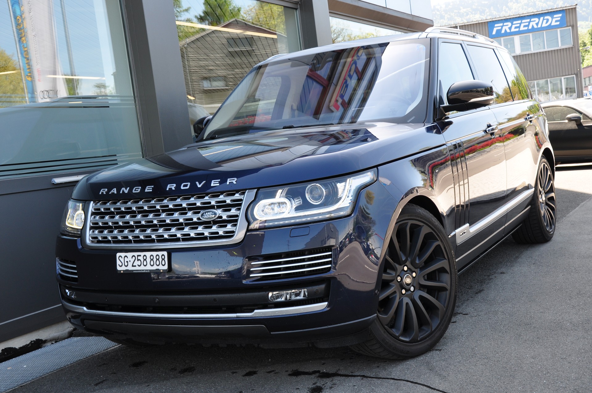 LAND ROVER Range Rover LWB 4.4 SDV8 Autobiography Automatic-image-1