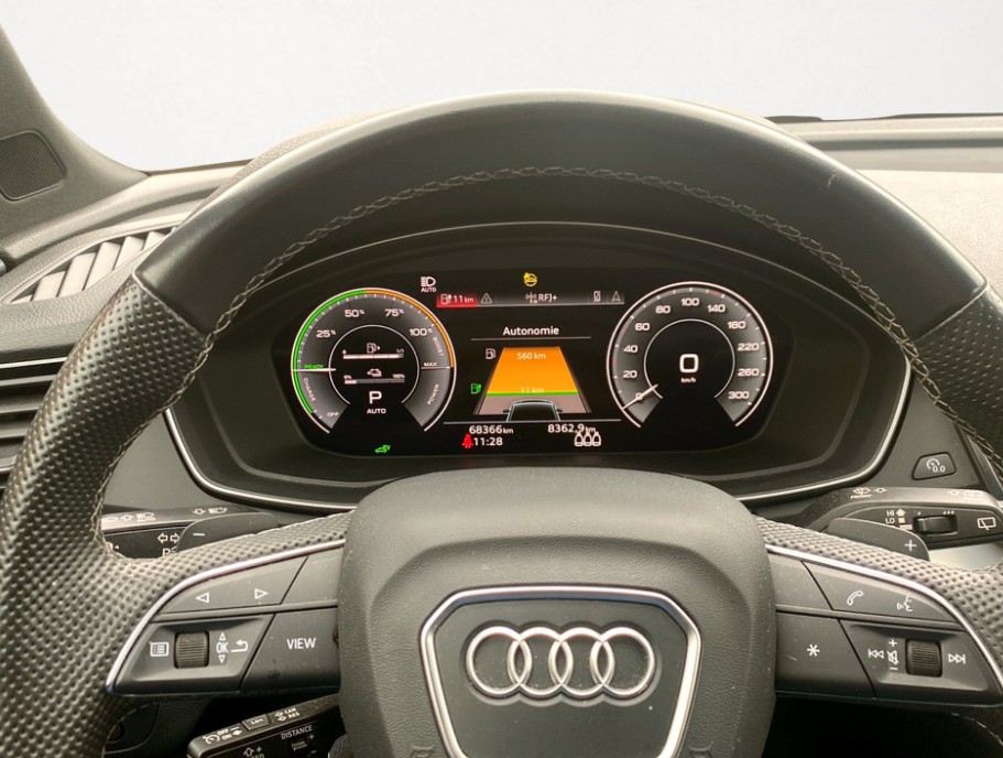 AUDI Q5 Sportback 50 TFSI e PHEV Black Edition quattro S-tronic-image-3