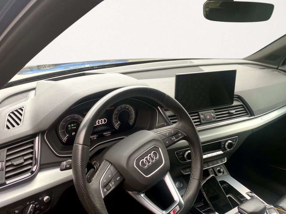 AUDI Q5 Sportback 50 TFSI e PHEV Black Edition quattro S-tronic-image-2