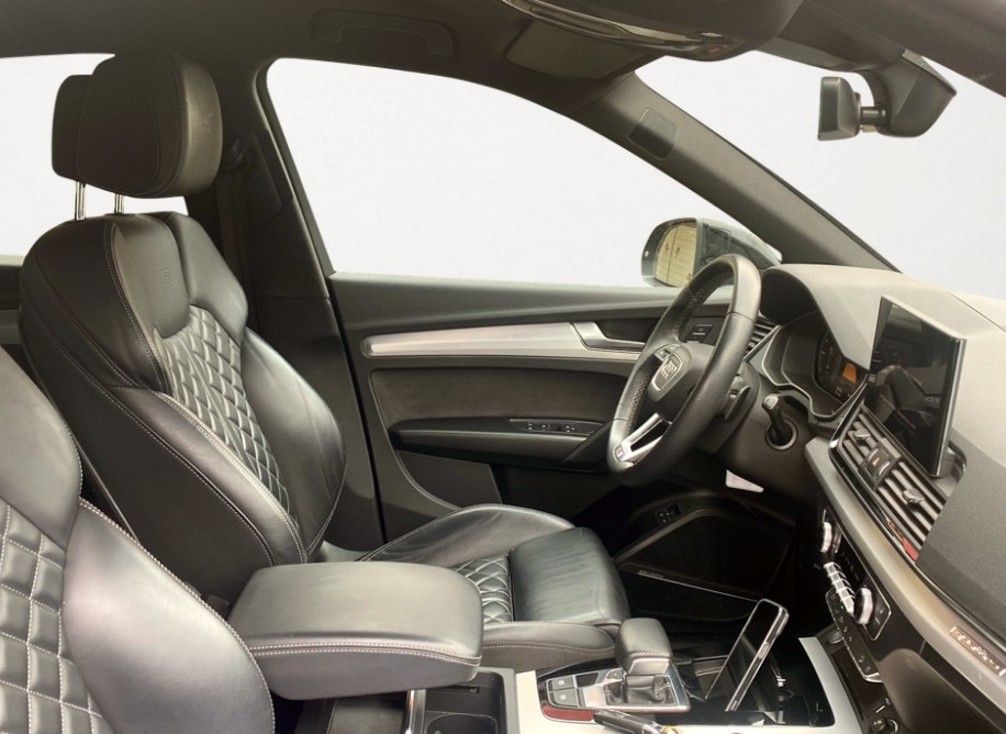AUDI Q5 Sportback 50 TFSI e PHEV Black Edition quattro S-tronic-image-8