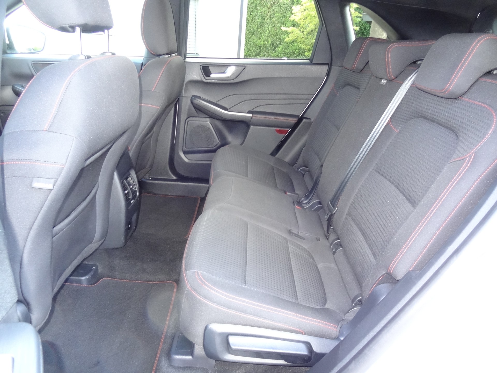 FORD Kuga 2.5 FHEV ST-Line X 4WD-image-8