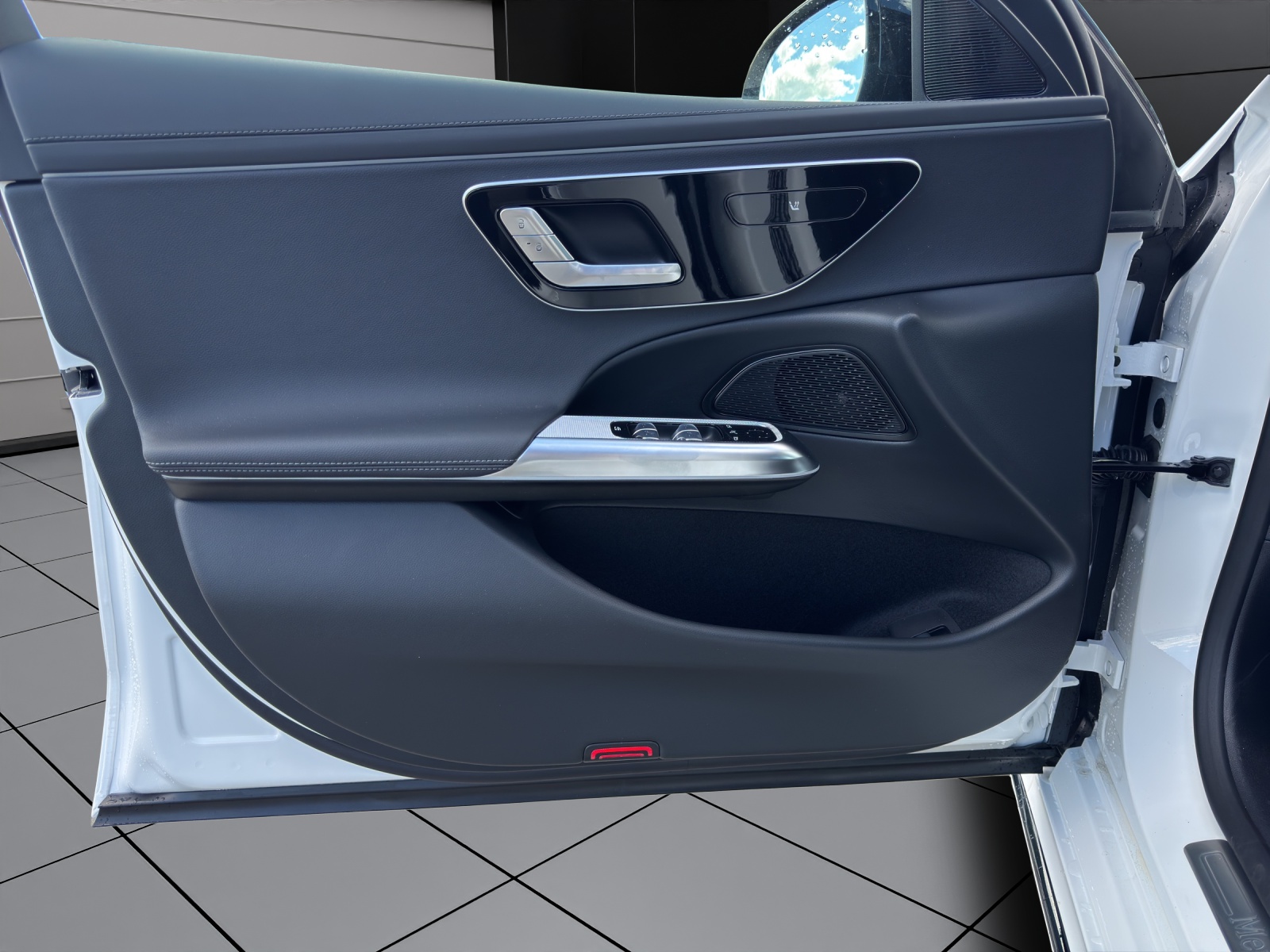 MERCEDES-BENZ E 220 d T 4Matic 9G-Tronic-image-4