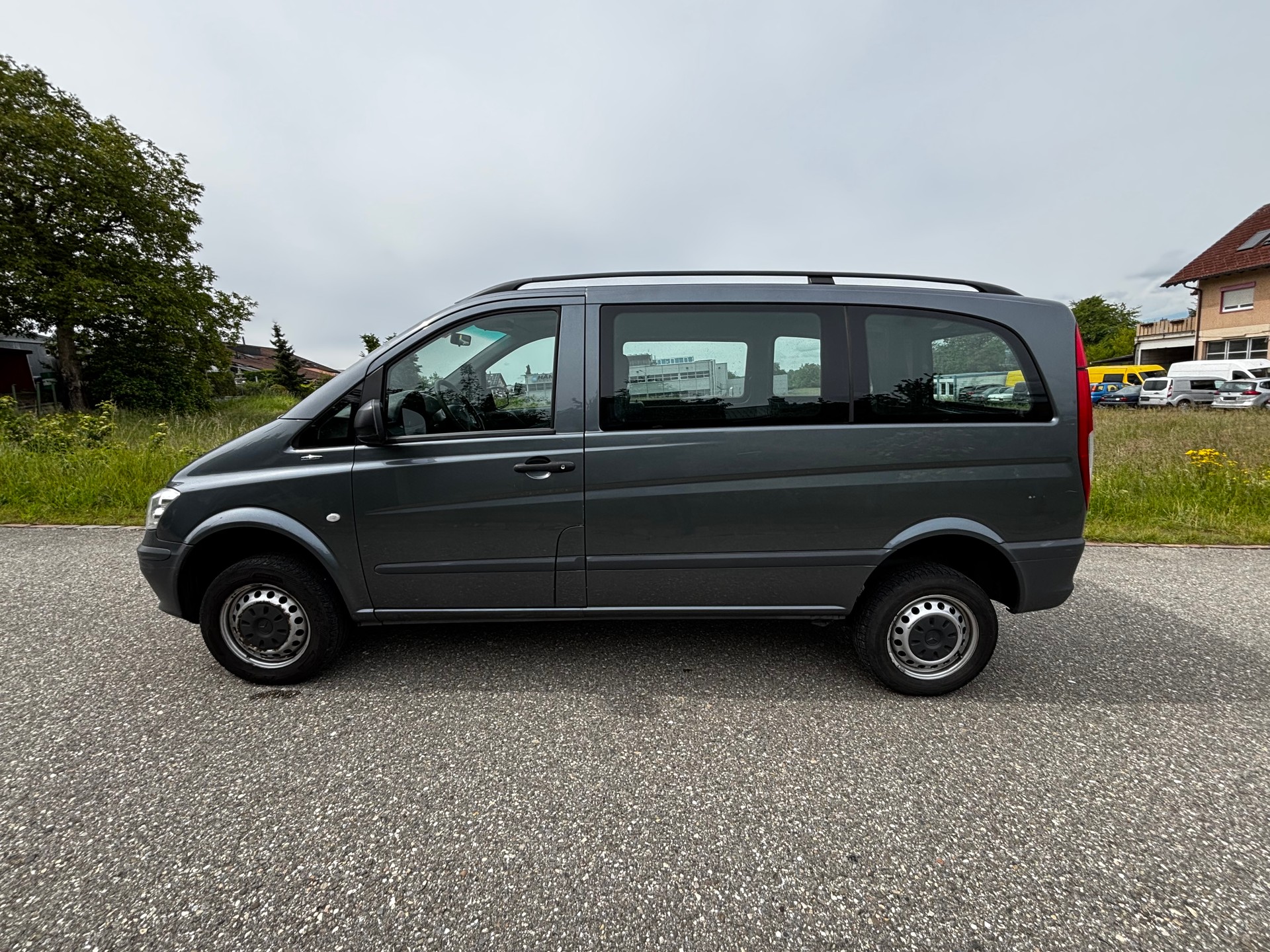 MERCEDES-BENZ Vito 113 CDI Blue Efficiency L 4Matic A-image-2