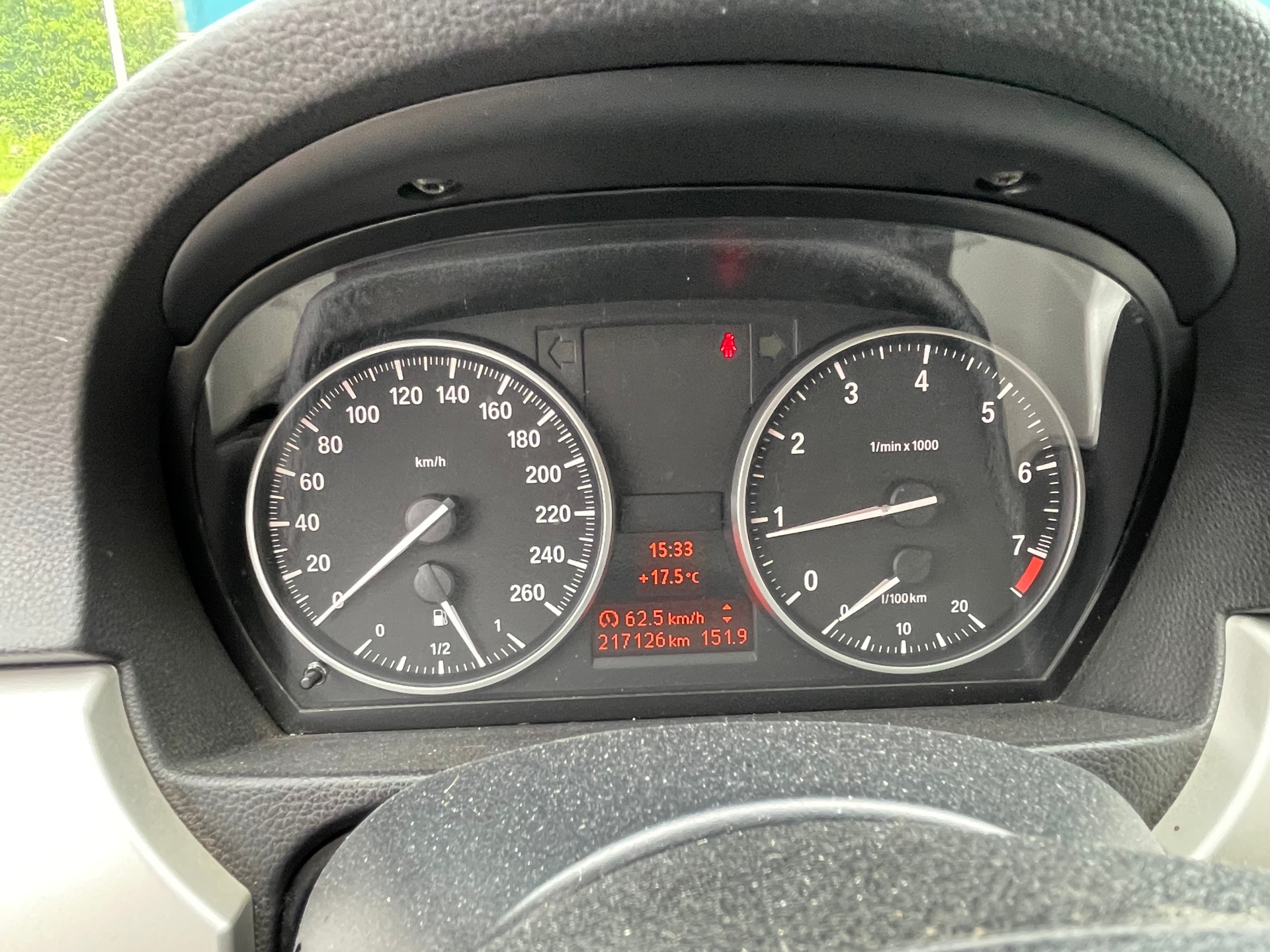 BMW 320i Touring Dynamic Edition-image-11