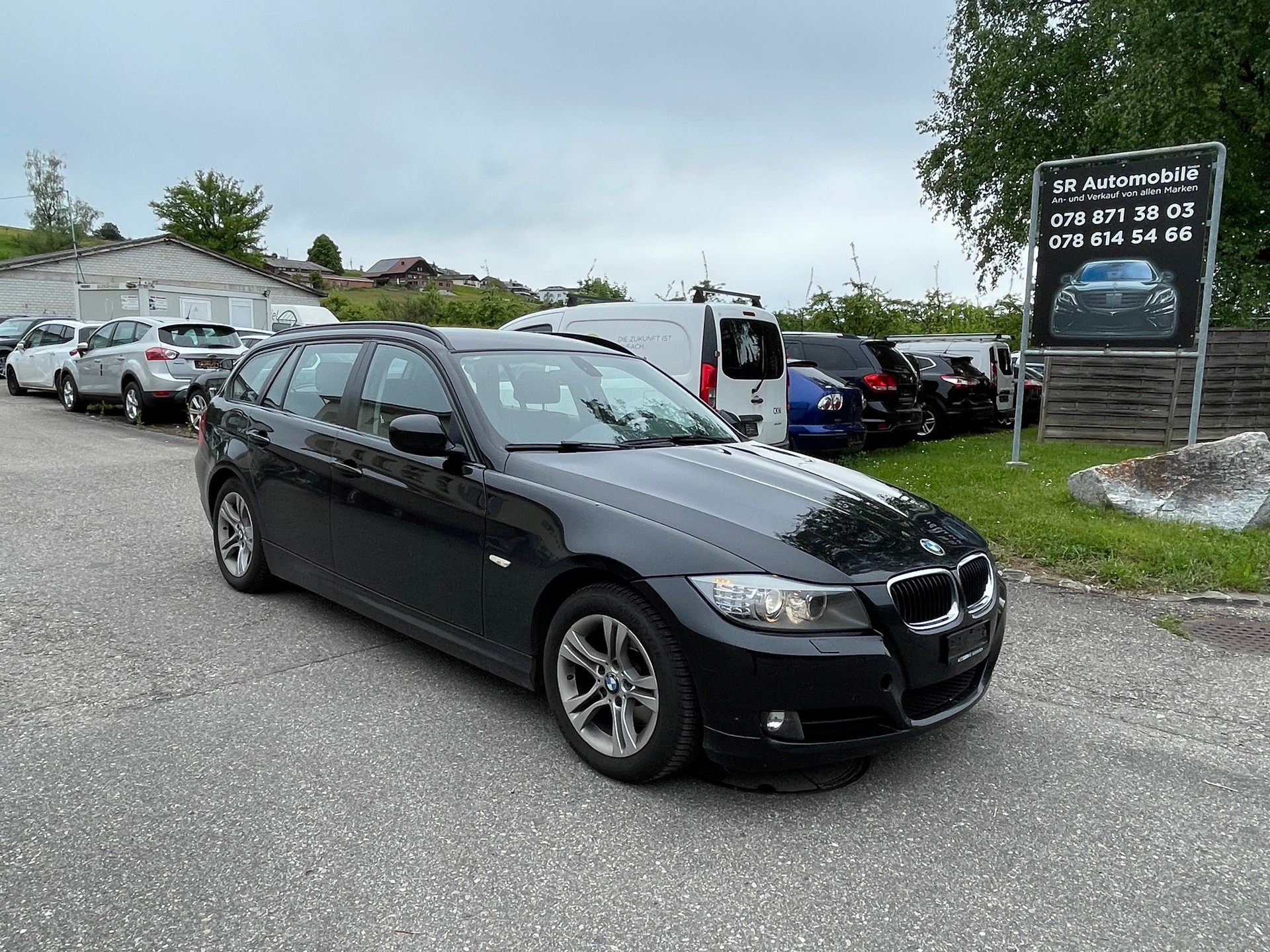 BMW 320i Touring Dynamic Edition-image-5