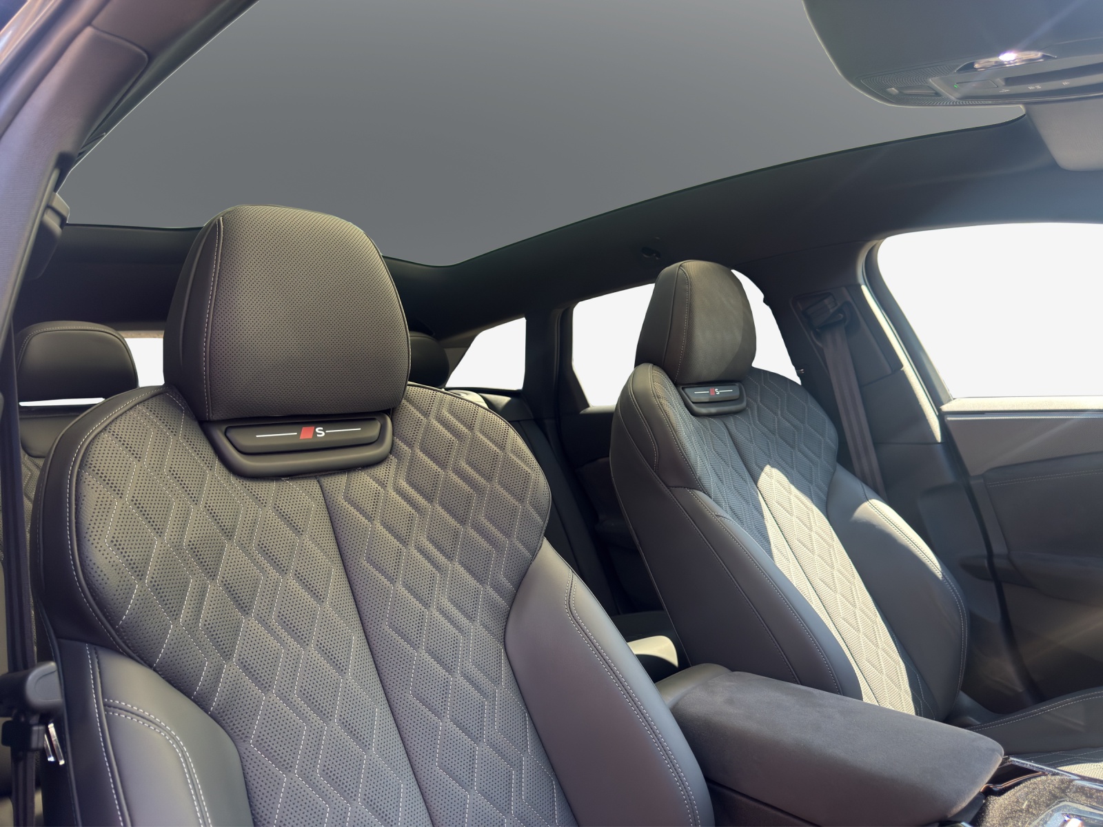 AUDI A6 Avant e-tron quattro-image-15