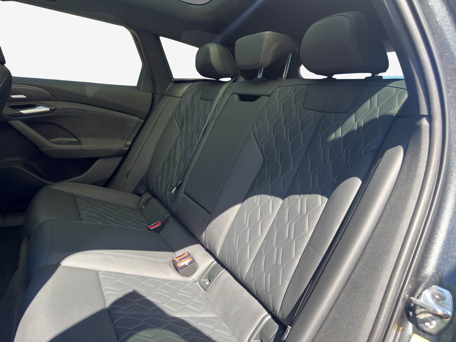 AUDI A6 Avant e-tron quattro-image-12