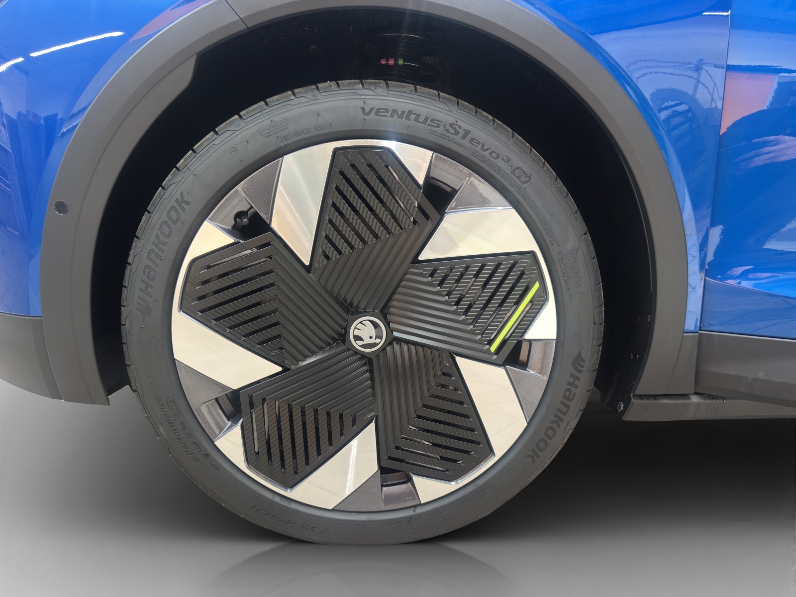 SKODA Elroq RS 4x4-image-14