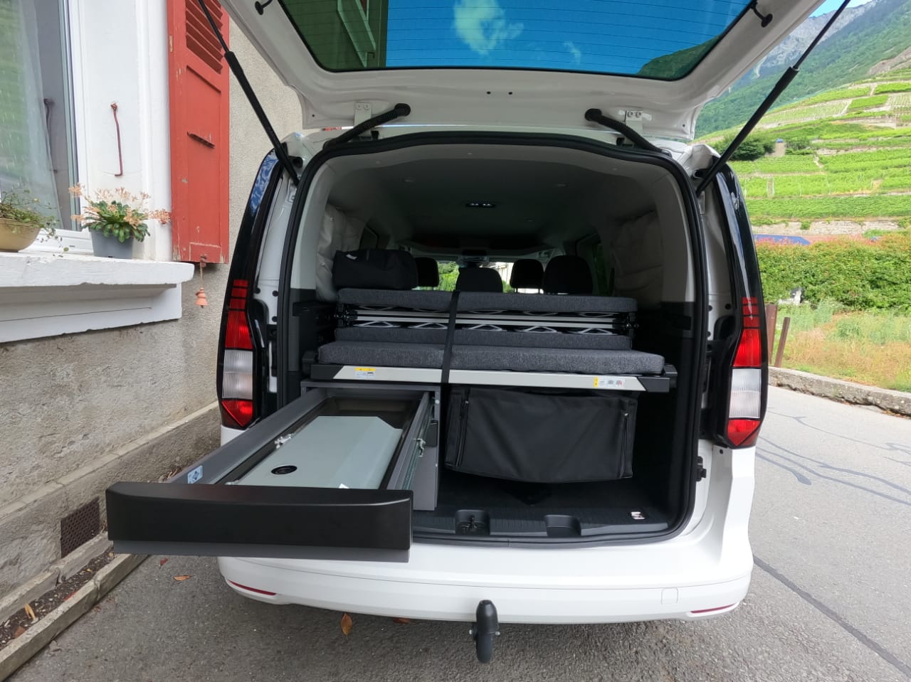 VW VW Caddy California 1.5TSI-image-1