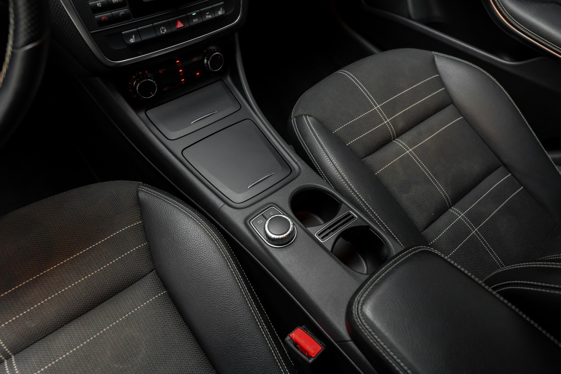 MERCEDES-BENZ A 180 Urban 7G-DCT-image-12