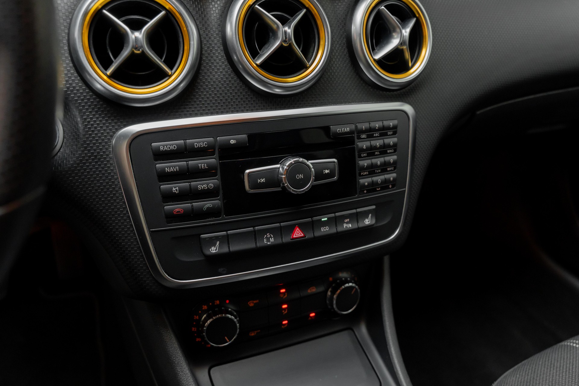 MERCEDES-BENZ A 180 Urban 7G-DCT-image-10