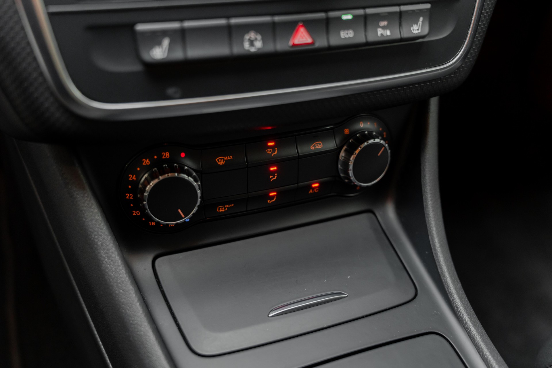 MERCEDES-BENZ A 180 Urban 7G-DCT-image-11