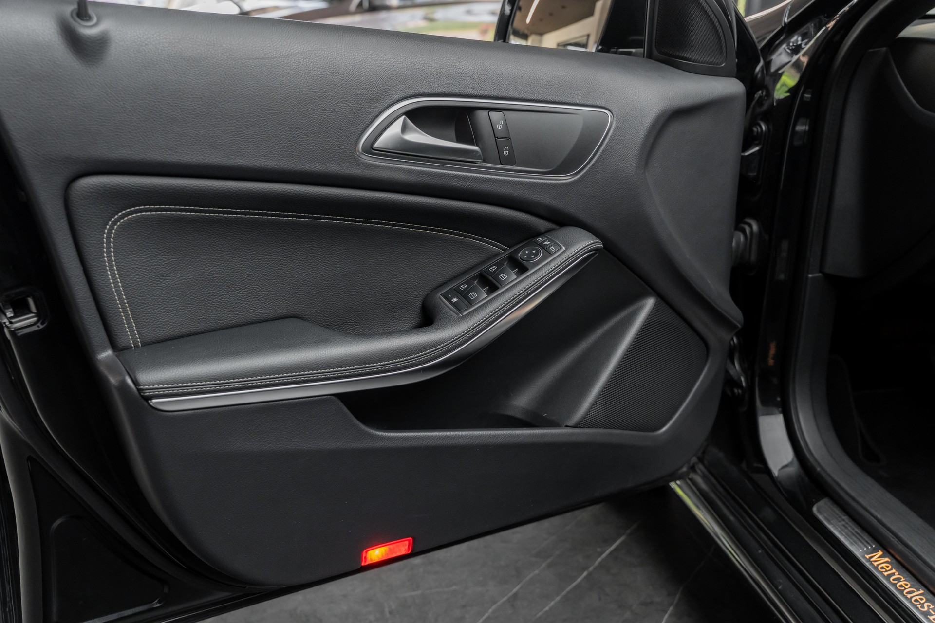 MERCEDES-BENZ A 180 Urban 7G-DCT-image-18