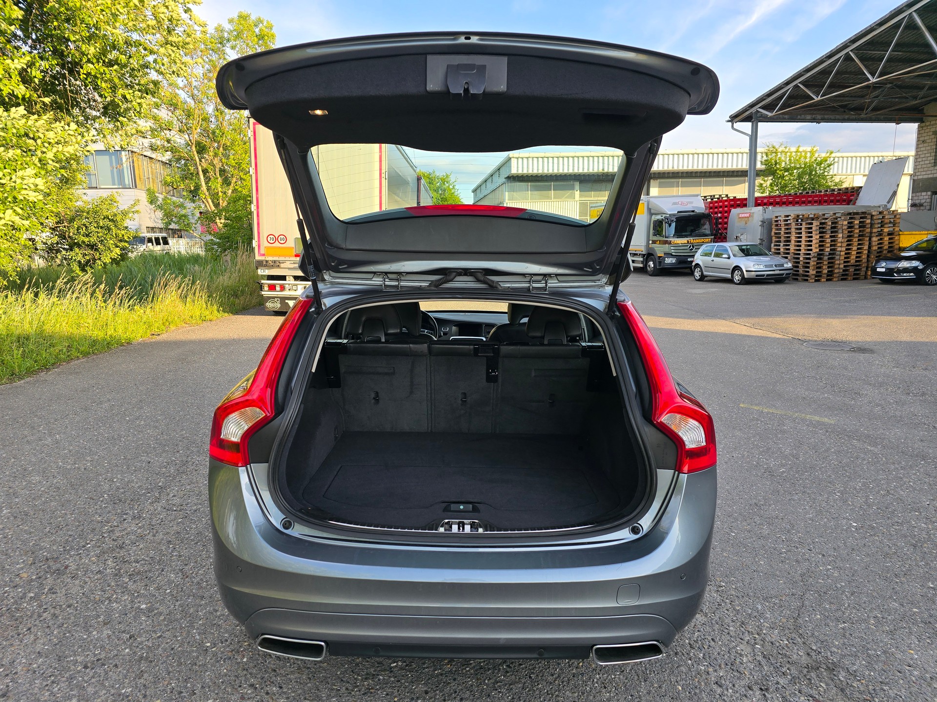 VOLVO V60 D4 AWD Momentum Geartronic-image-6