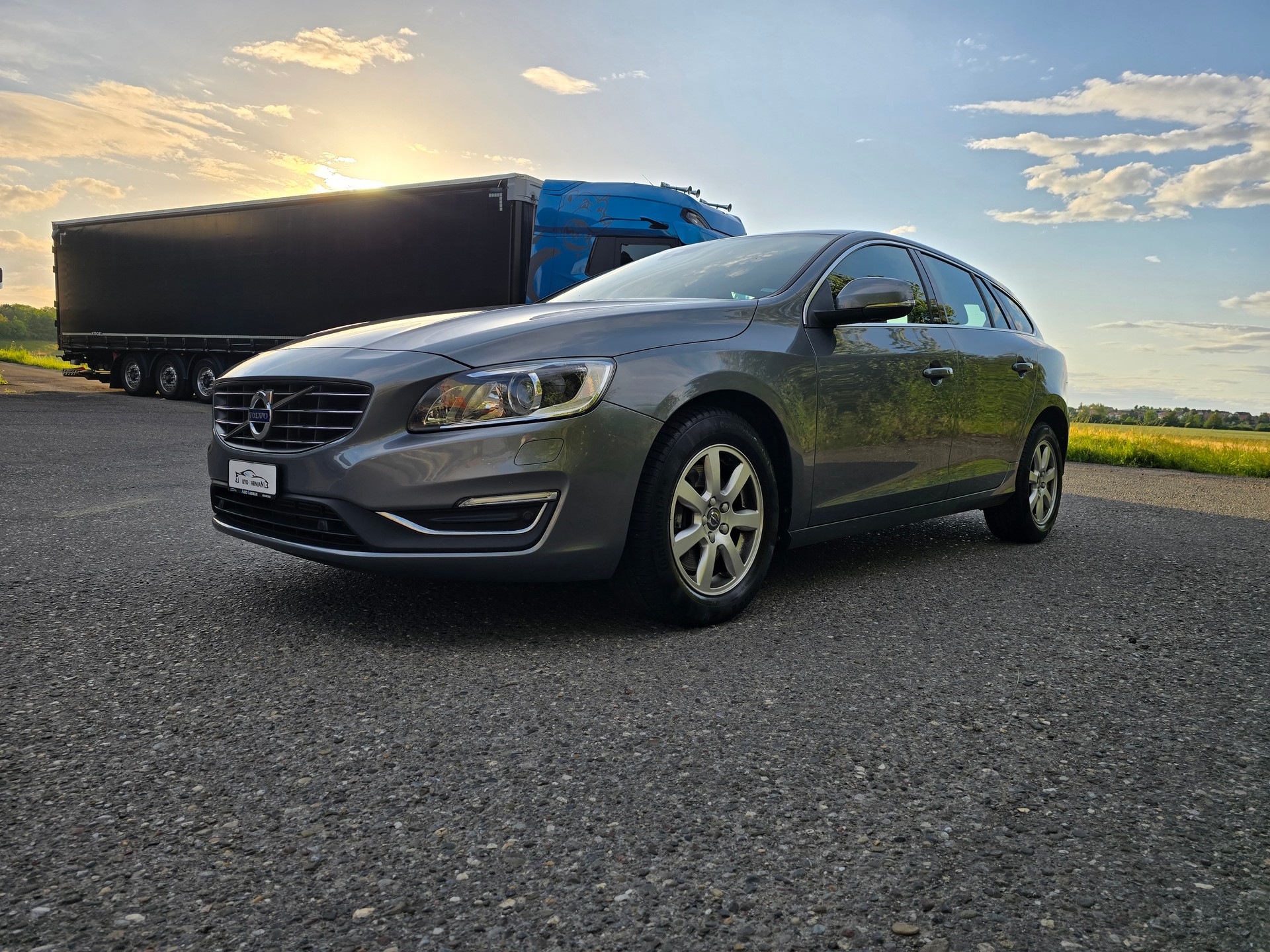 VOLVO V60 D4 AWD Momentum Geartronic-image-2