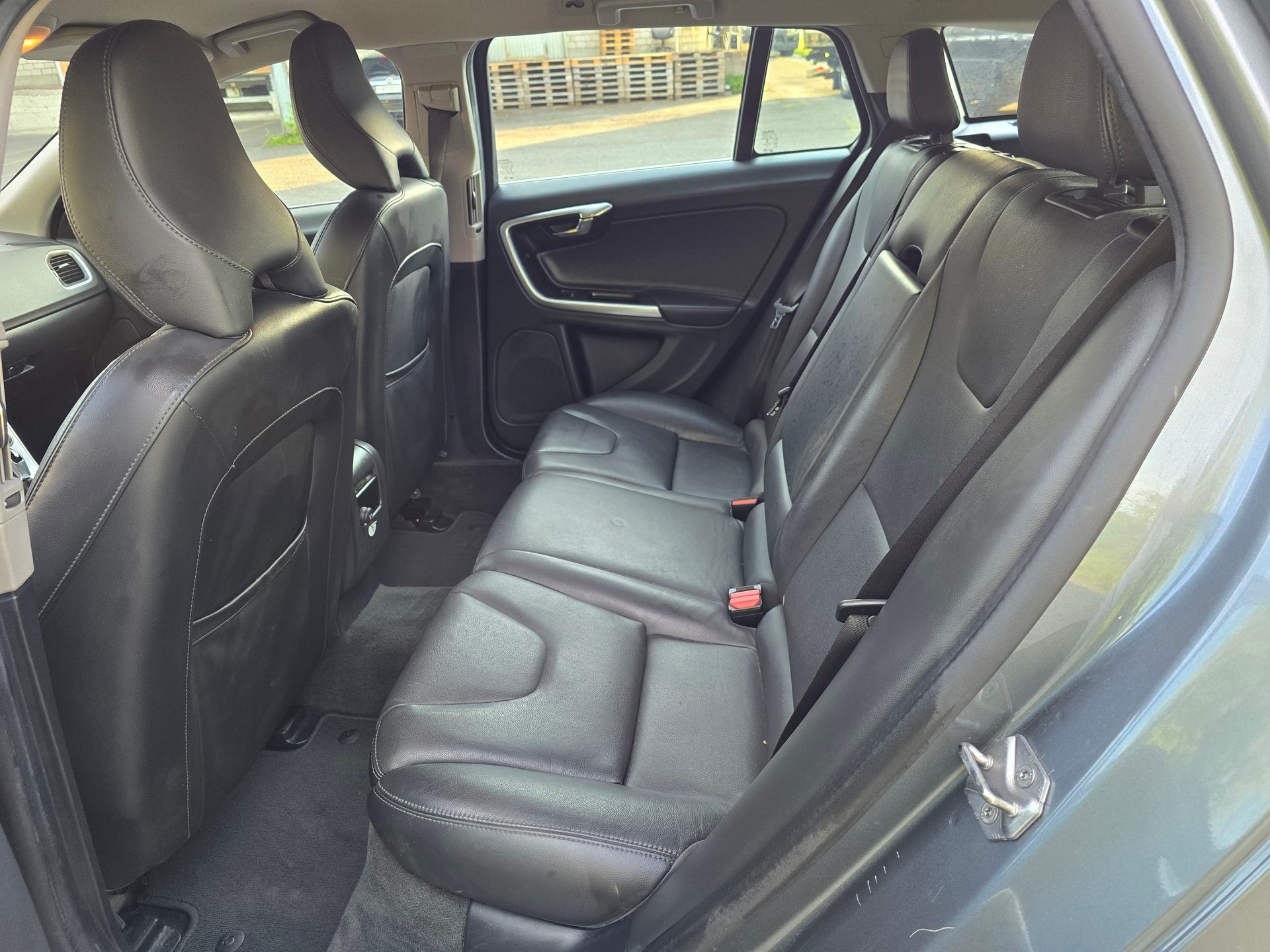 VOLVO V60 D4 AWD Momentum Geartronic-image-13