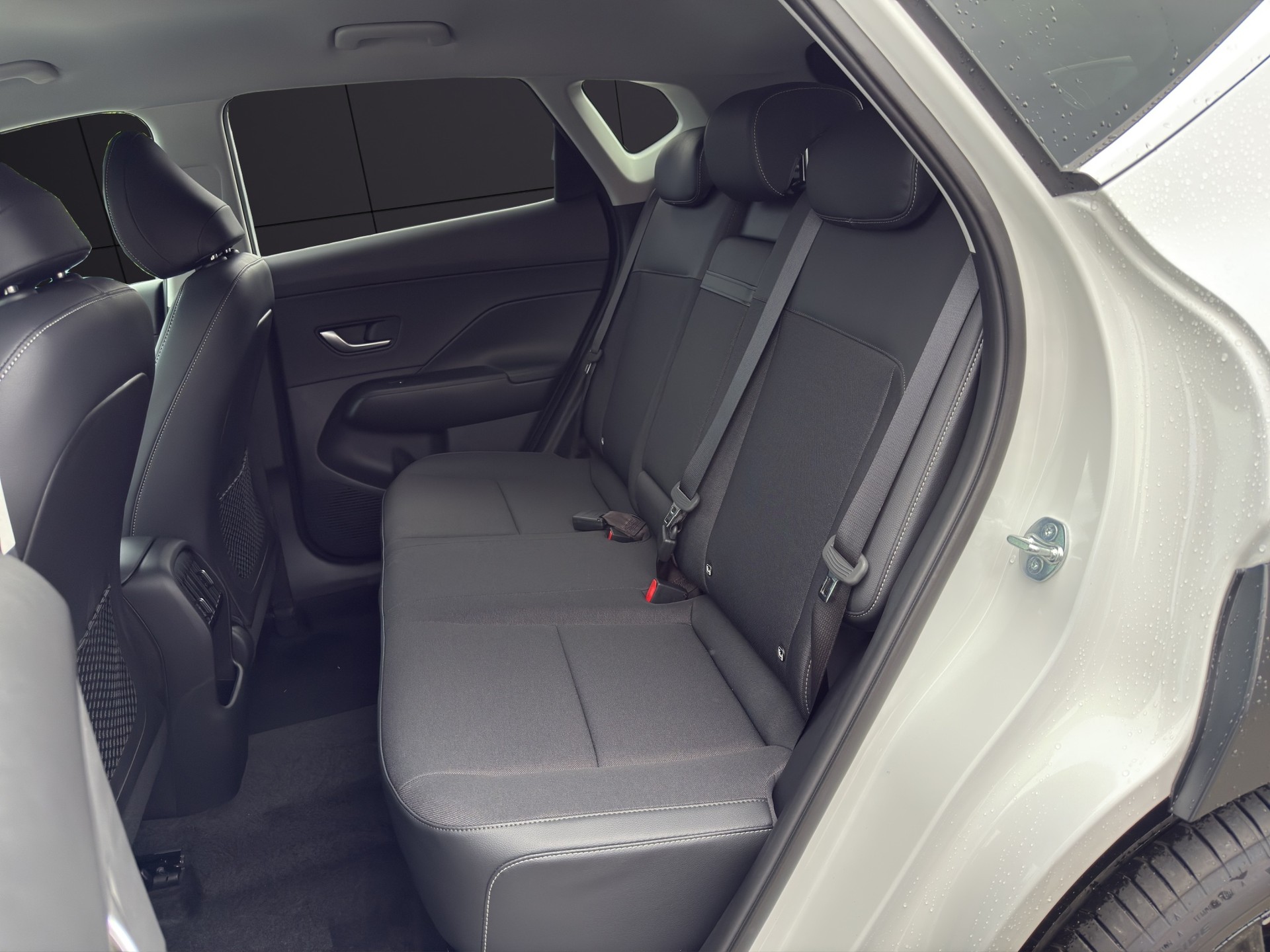 HYUNDAI Kona 1.6 GDi HEV Amplia DCT-image-16