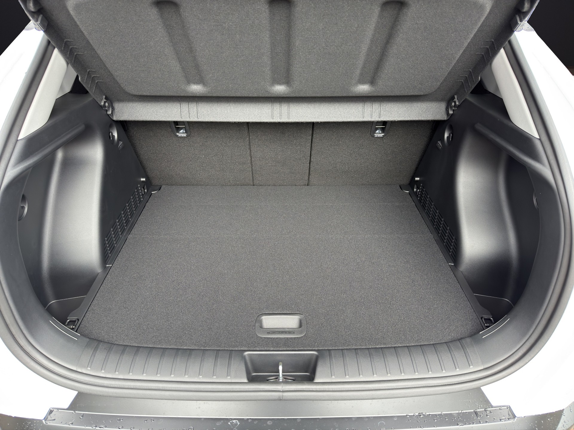 HYUNDAI Kona 1.6 GDi HEV Amplia DCT-image-17