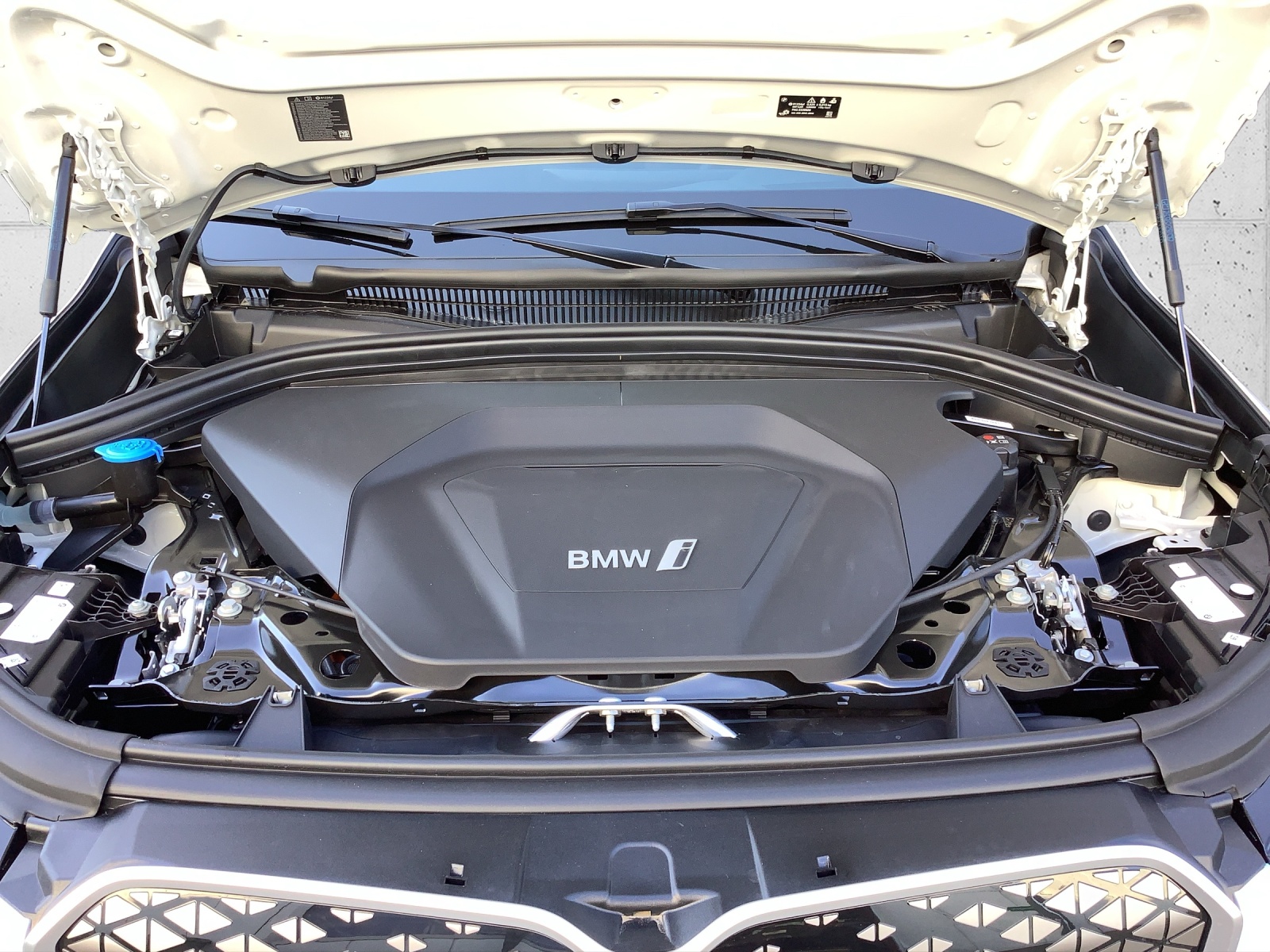 BMW iX1 eDrive 20 Ed. M Sport-image-9