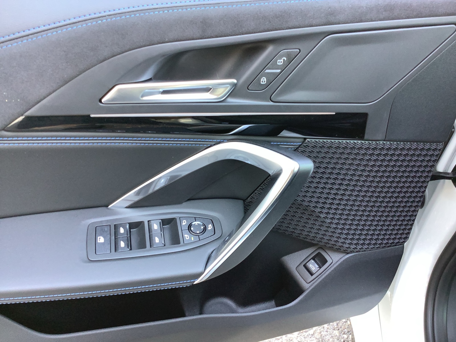 BMW iX1 eDrive 20 Ed. M Sport-image-19