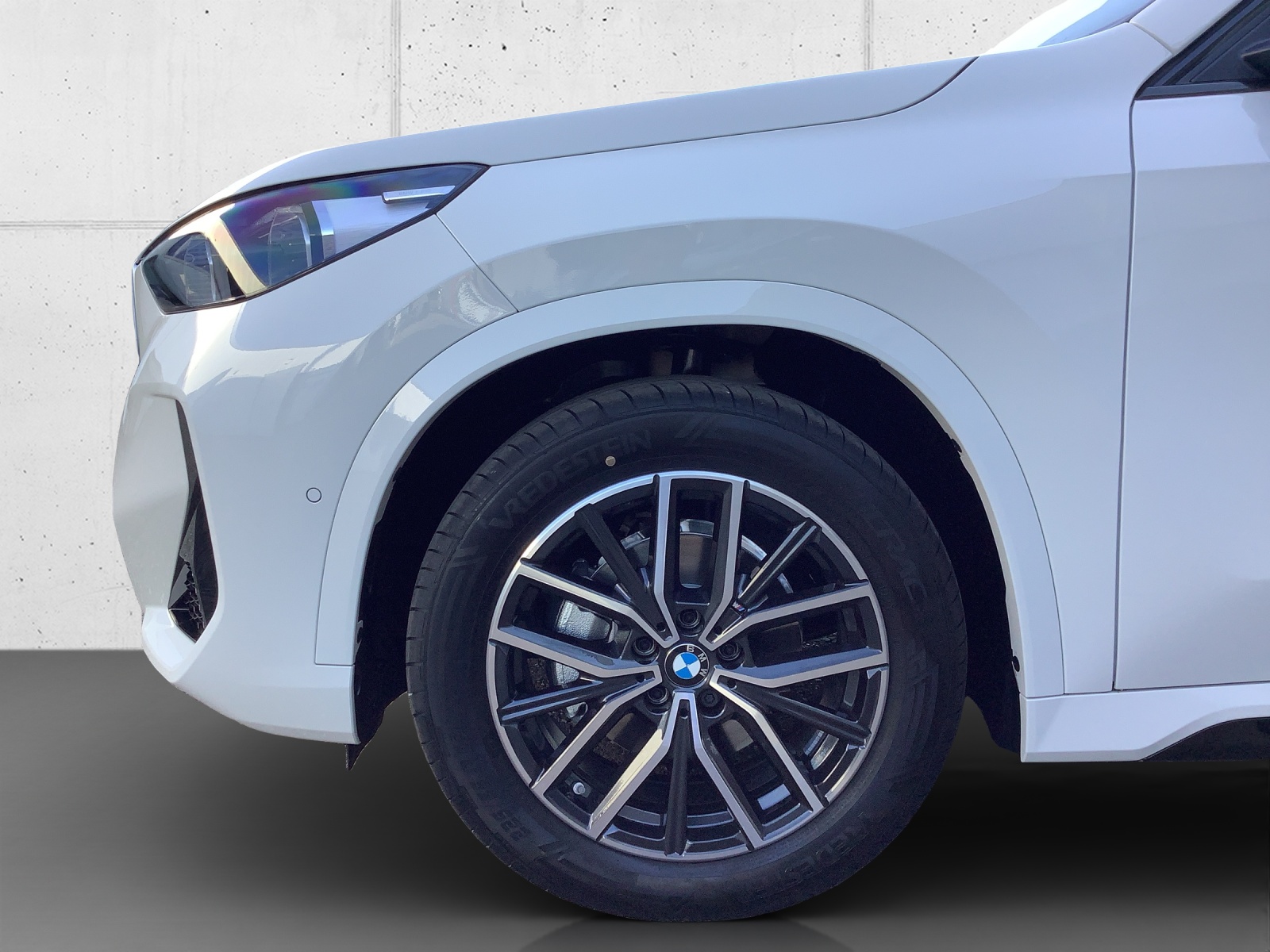 BMW iX1 eDrive 20 Ed. M Sport-image-10
